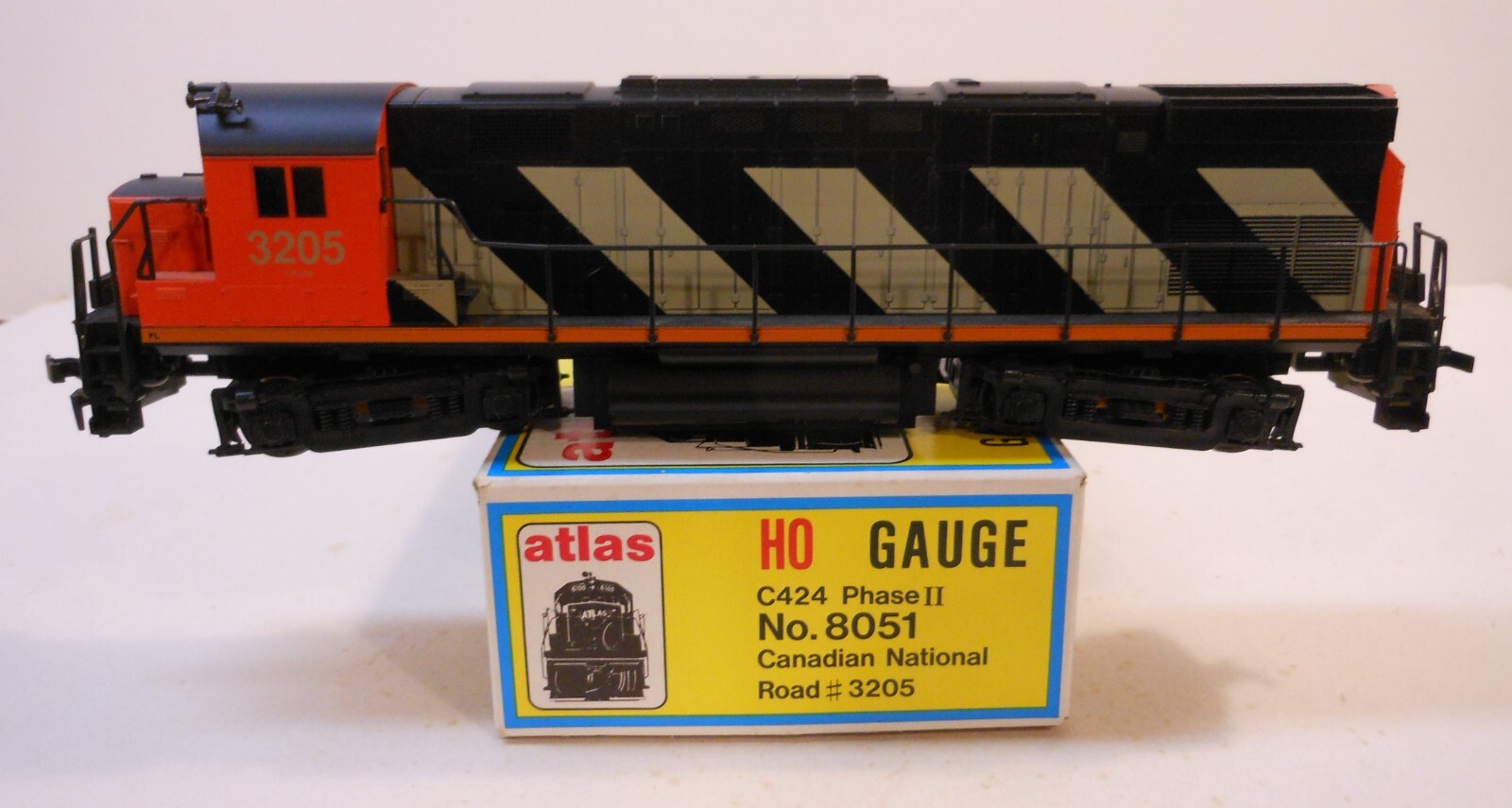 Atlas/Kato Ho C424 #3205 Canadian National Diesel Locomotive LN C-8