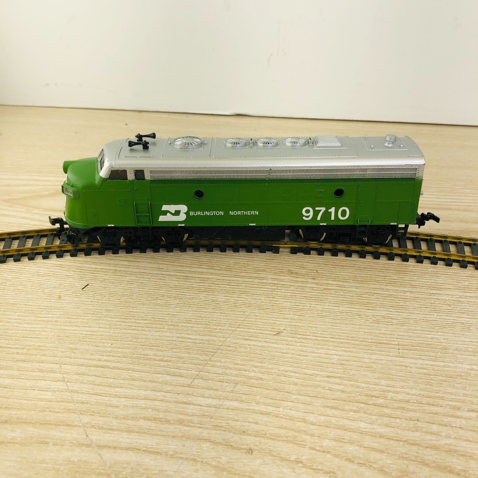 Vintage BACHMANN BURLINGTON NORTHERN EMD F9 DIESEL LOCOMOTIVE ~ In Box