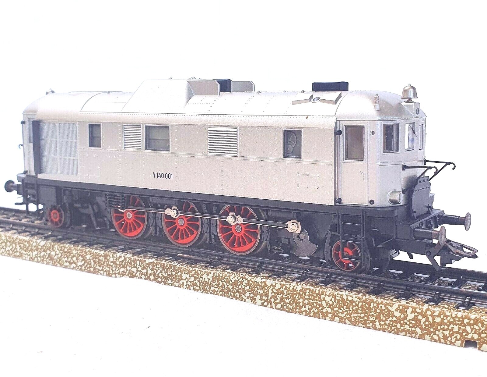 Marklin HO 1:87 AC Deutsche Bundesbahn DB V-140 “Press” DIESEL LOCOMOTIVE MIB`10