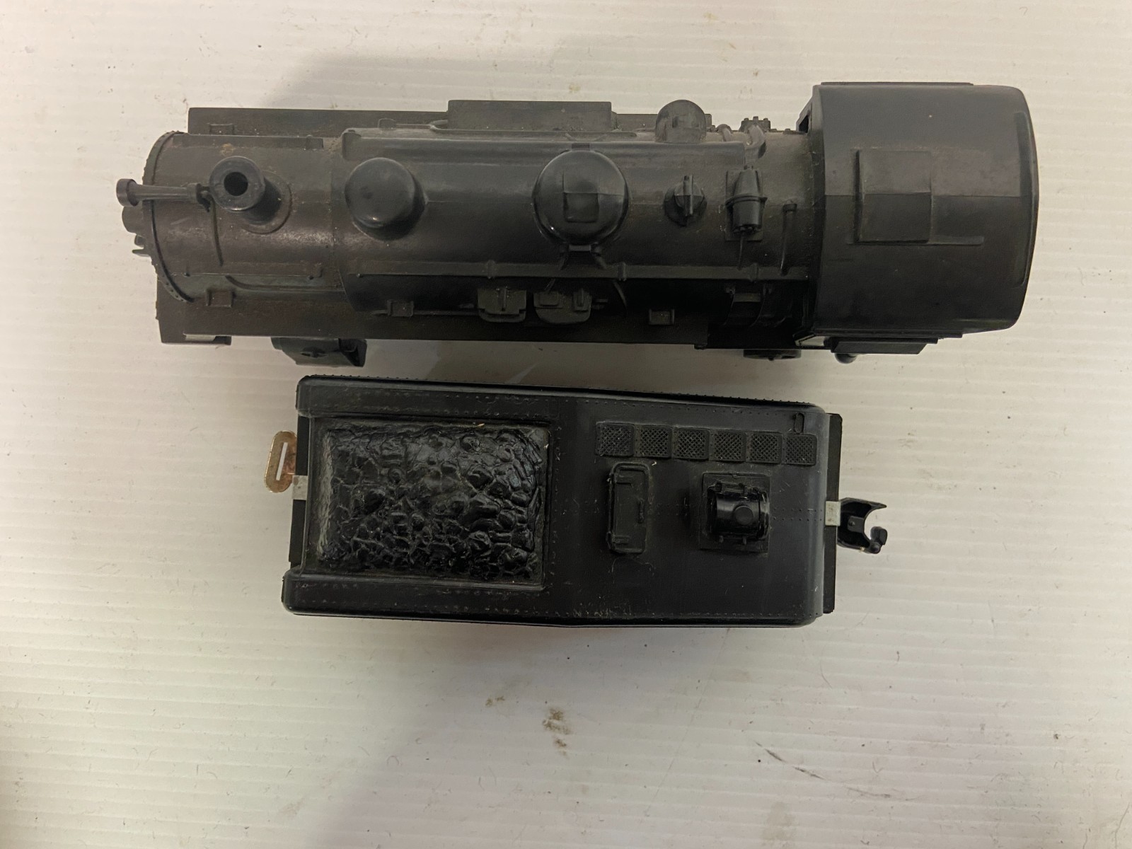 LIONEL 0-27 1061 LOCOMOTIVE STEAM ENGINE & matching slope back tender TESTED