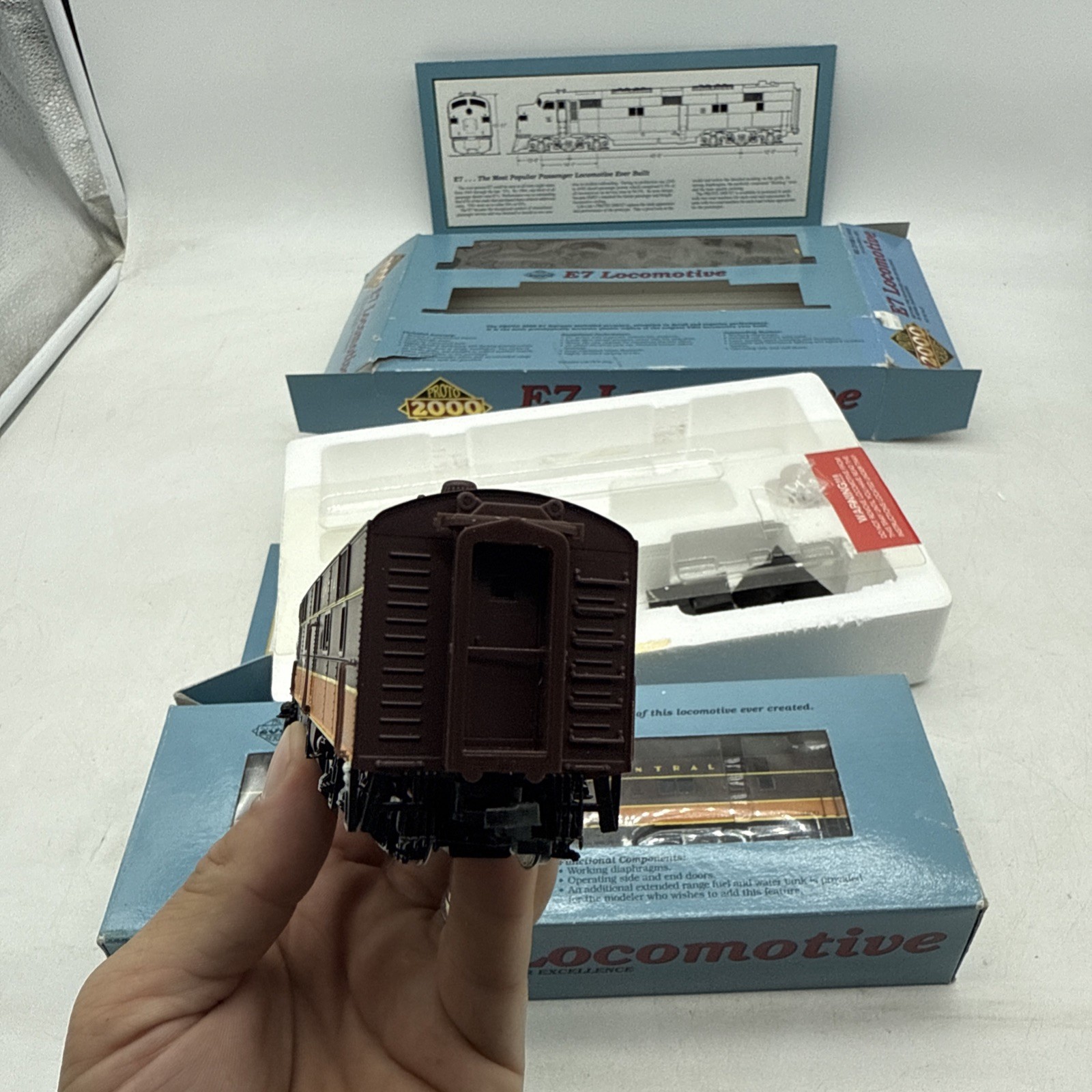 Proto 2000 HO Scale A/B Illinois Central IC #4000 E7 DC Powered Locomotive