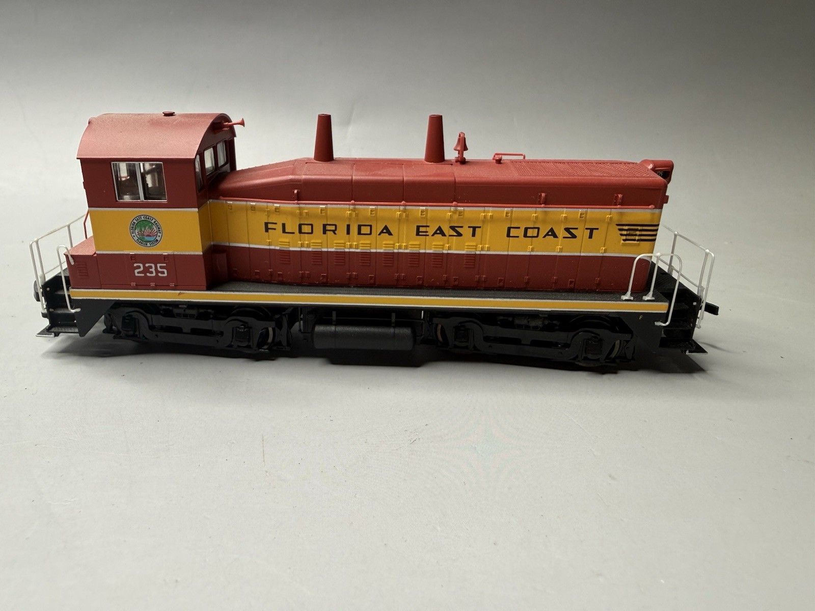 Life-Like HO Scale Florida East Coast FEC #235 SW9 SW1200 Diesel Locomotive