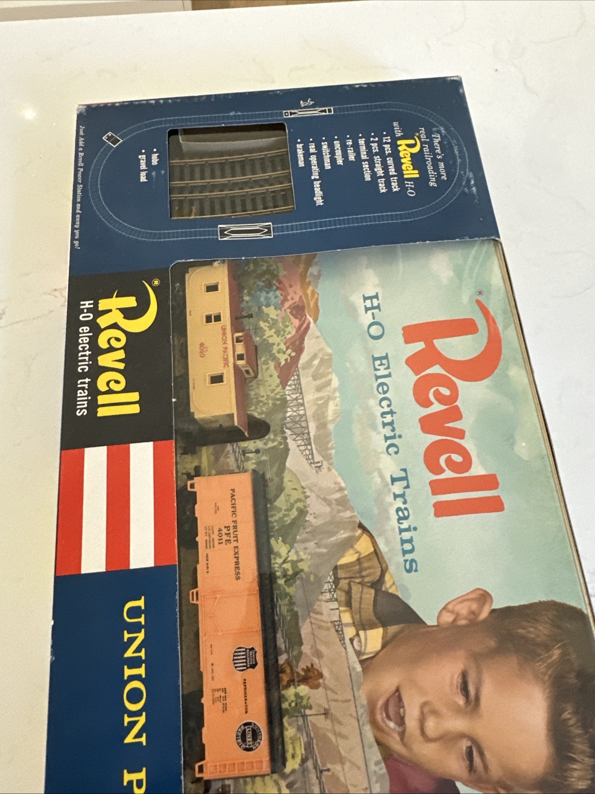 Revell Union Pacific Diesel Switcher 3-cars H-O Electric Model No. t7000-2795