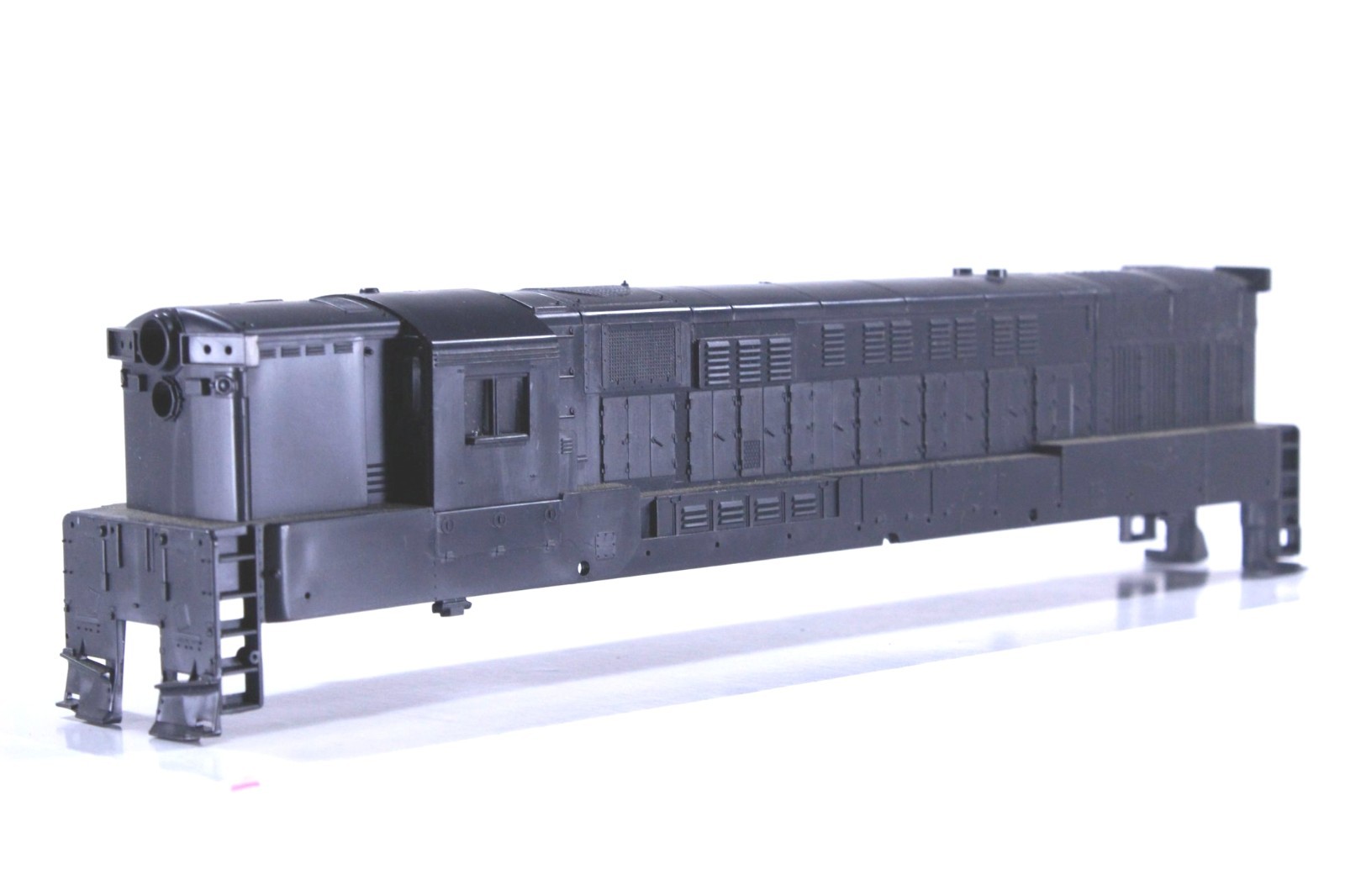 HO Athearn SP-Style Undecorated FM H-24-66 “Trainmaster” Shell +Horn Xlnt Cond