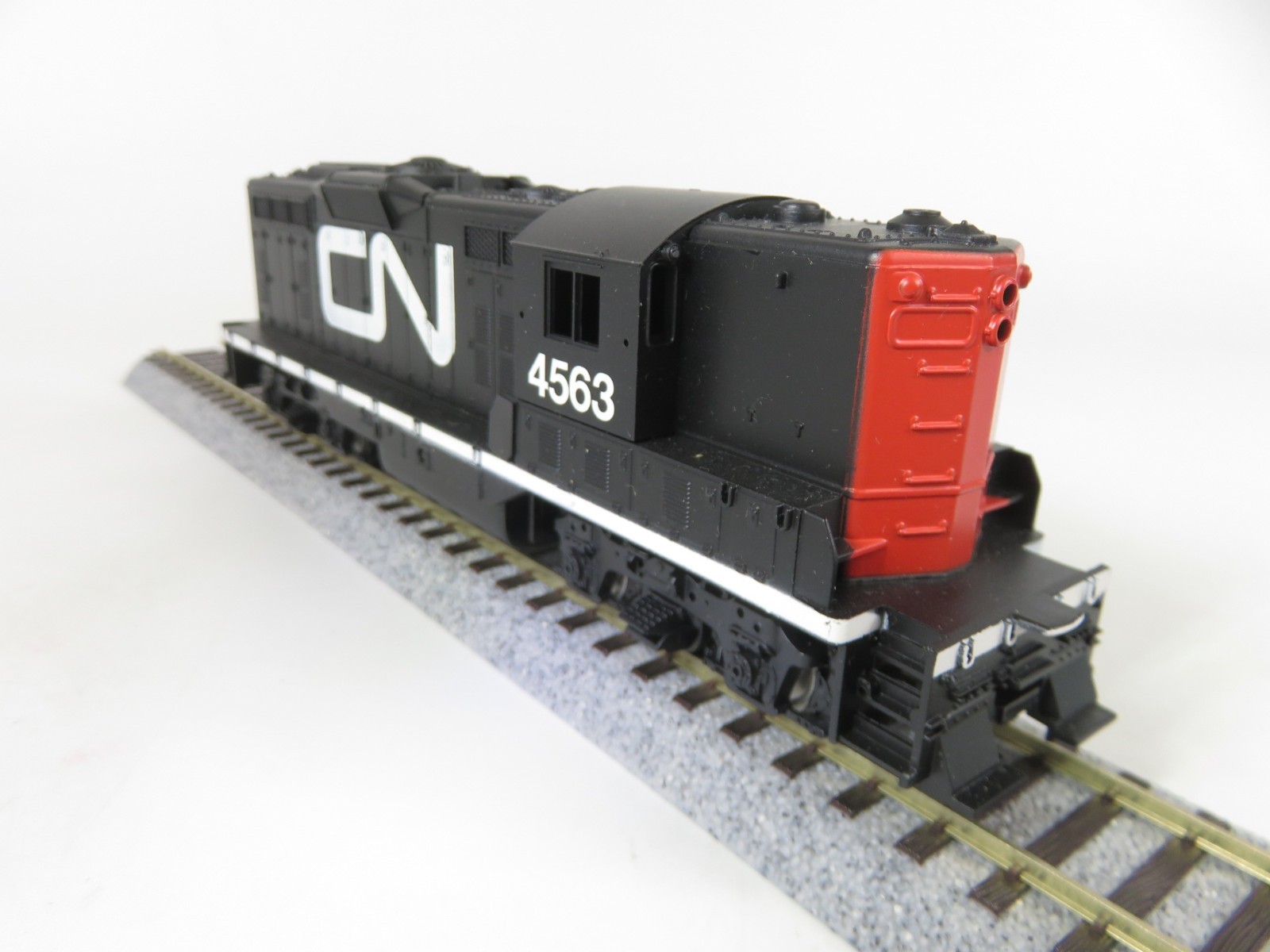Athearn Blue Box 3061 HO Scale Canadian National EMD GP9 Diesel Locomotive Dummy