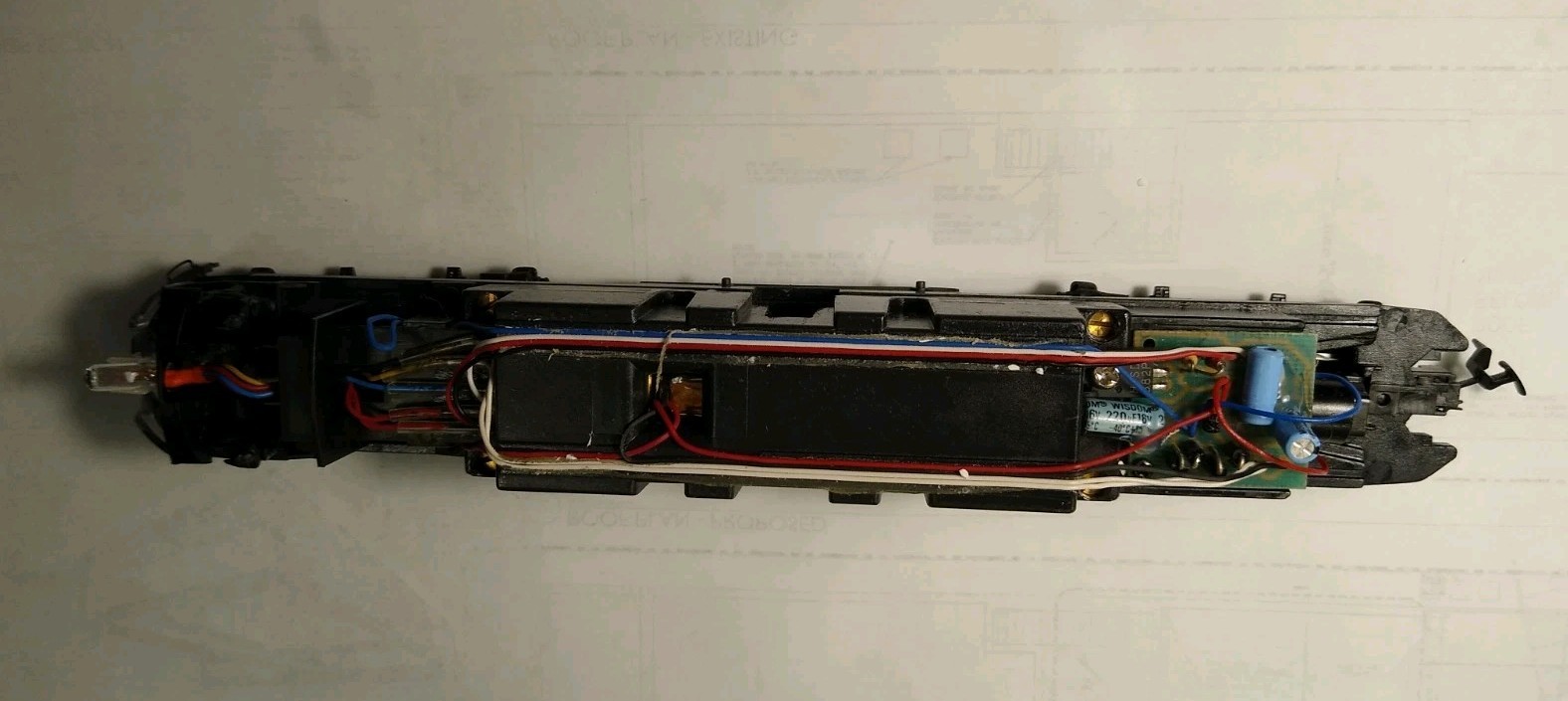 HO Proto 2000 Illinois Central Powered Diesel Locomotive E8/9
