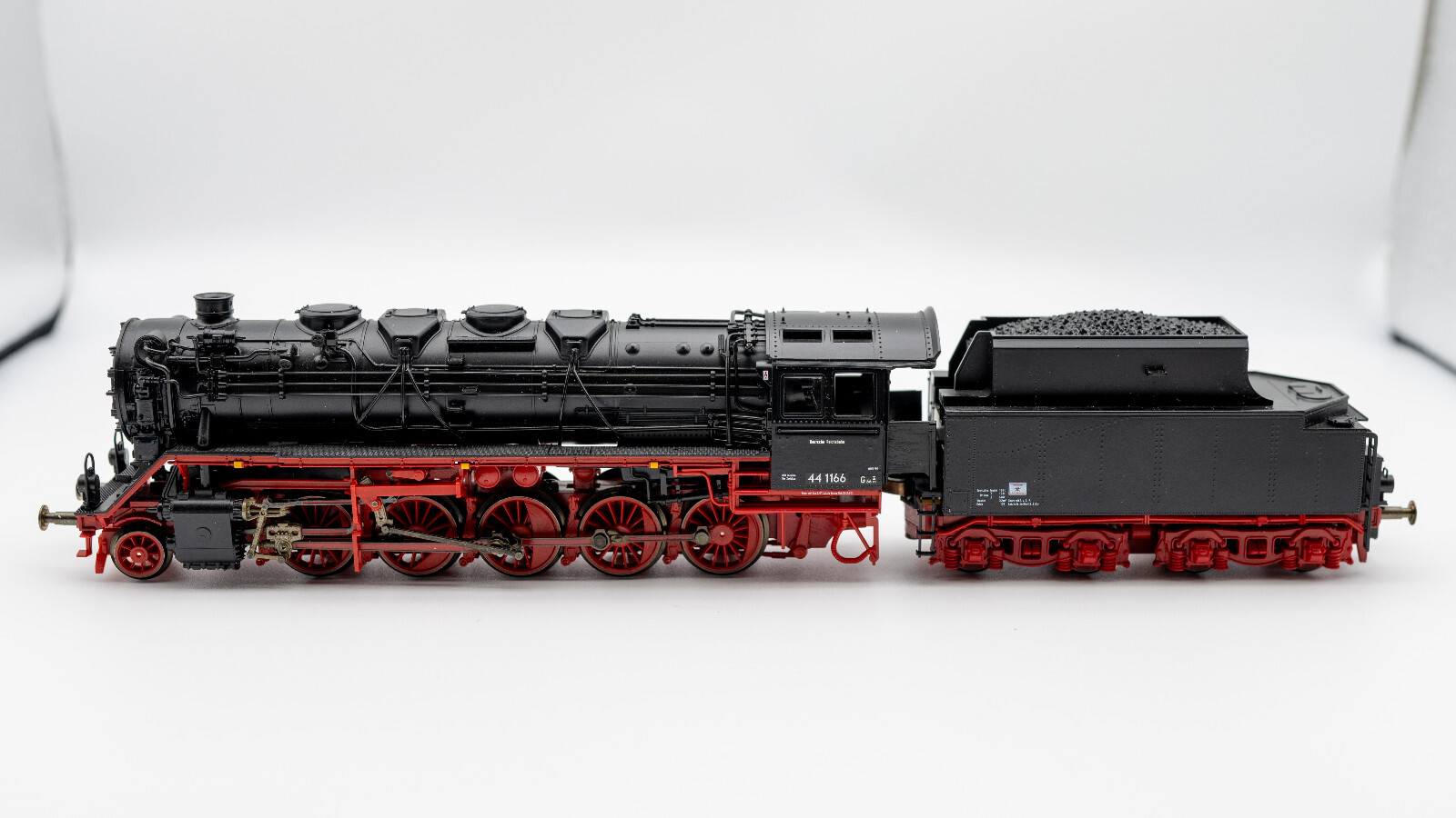 Roco 43351 HO Steam Locomotive DRG Class 44 1166 With Detachable Tender