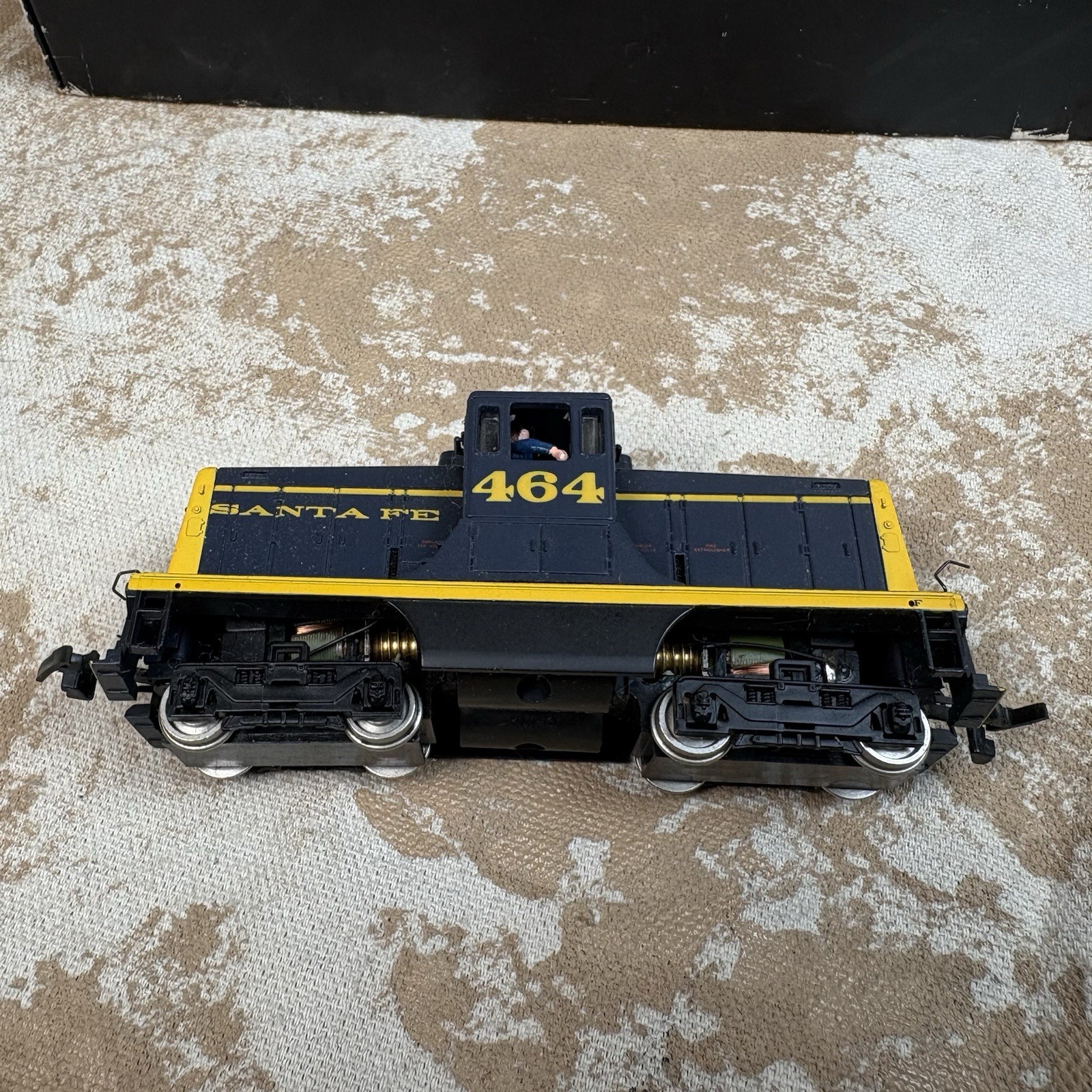 Bachmann Spectrum HO Santa Fe SF 44Ton Switcher #464 Blue Yellow
