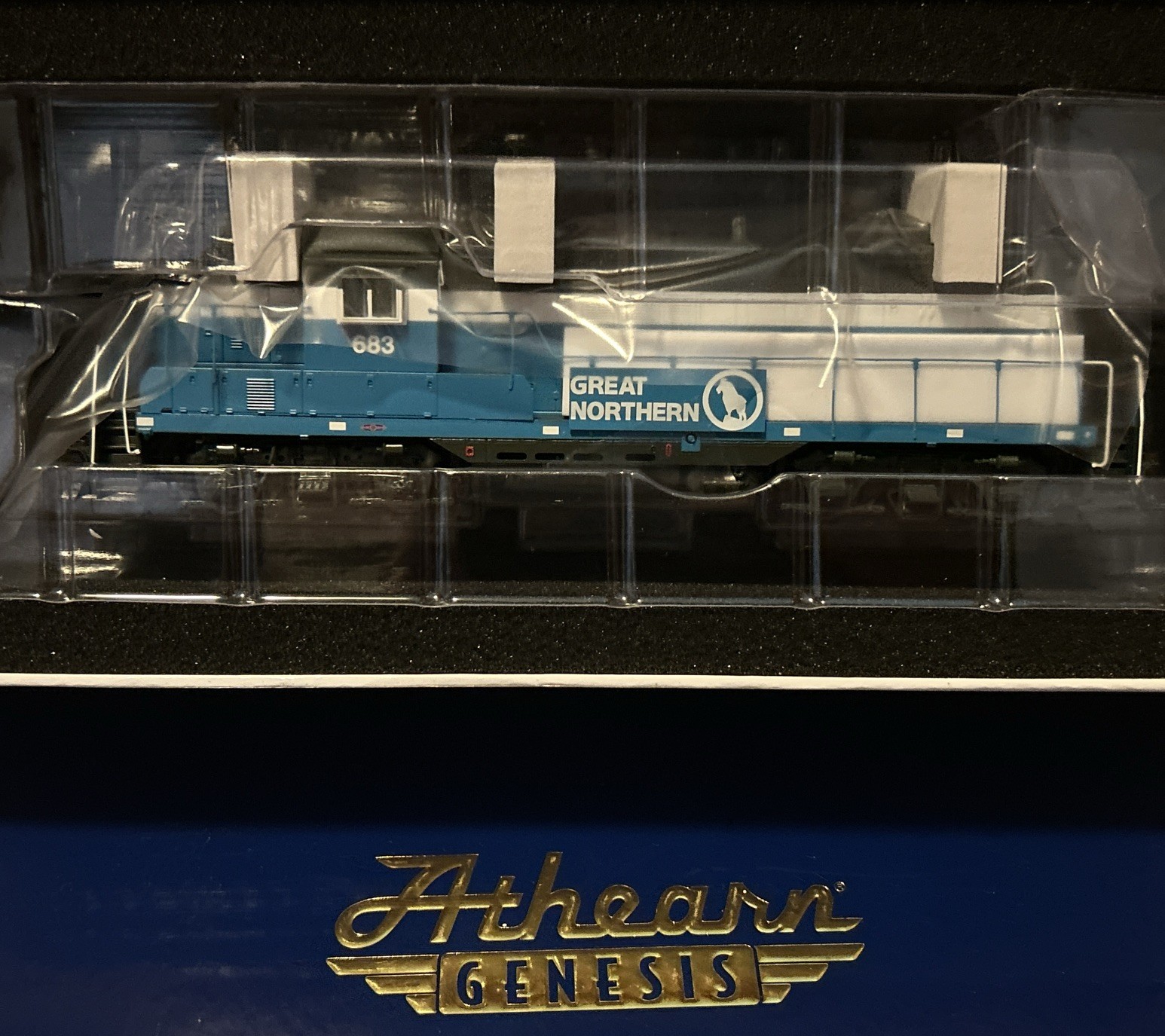 HO Athearn Genesis Great Northern Big Sky Blue GP9 Locomotive ATHG82275 #683 LED