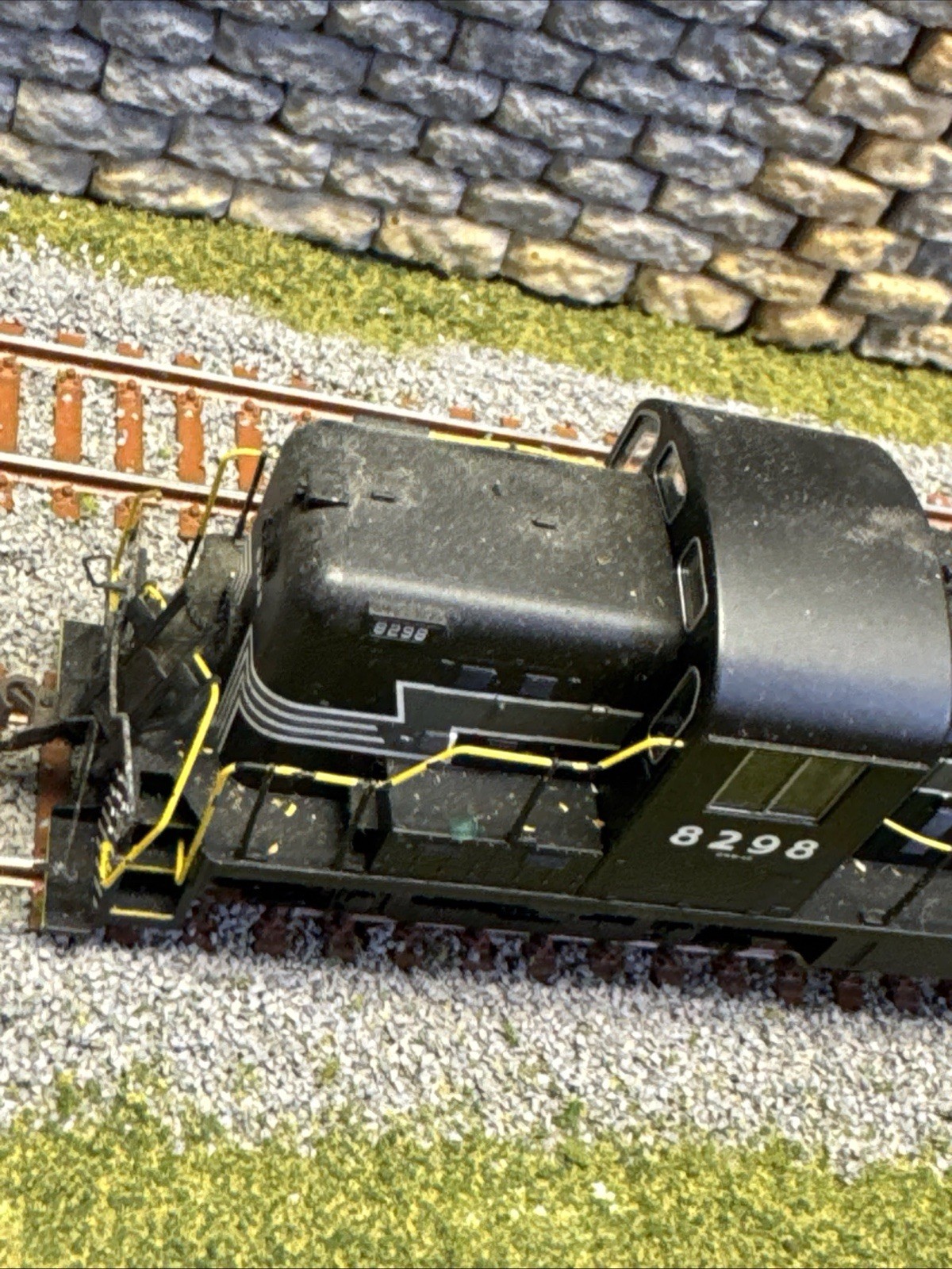 BACHMANN HO ALCO RS-3 DIESEL POWERED LOCOMOTIVE NYC 8298 – DCC ON BOARD