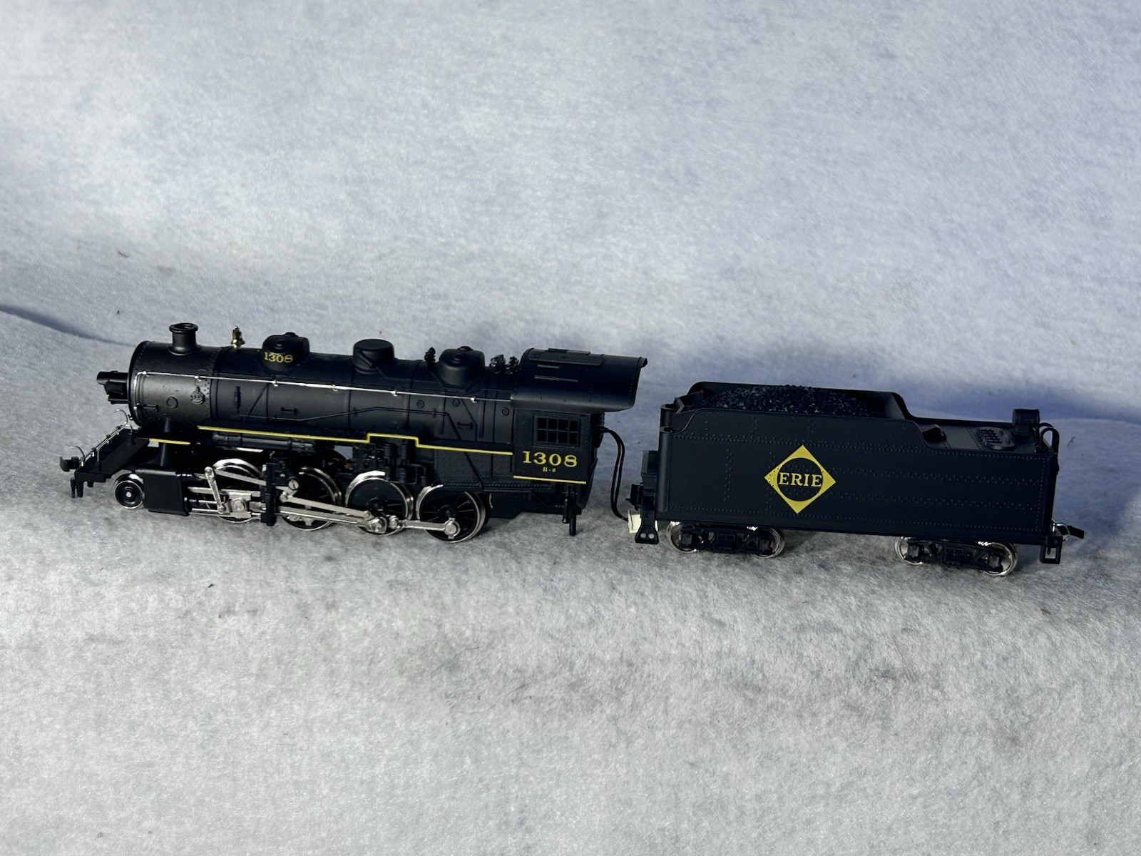 Beautiful IHC Erie RR Consolidation Premier 2-8-0 Locomotive HO