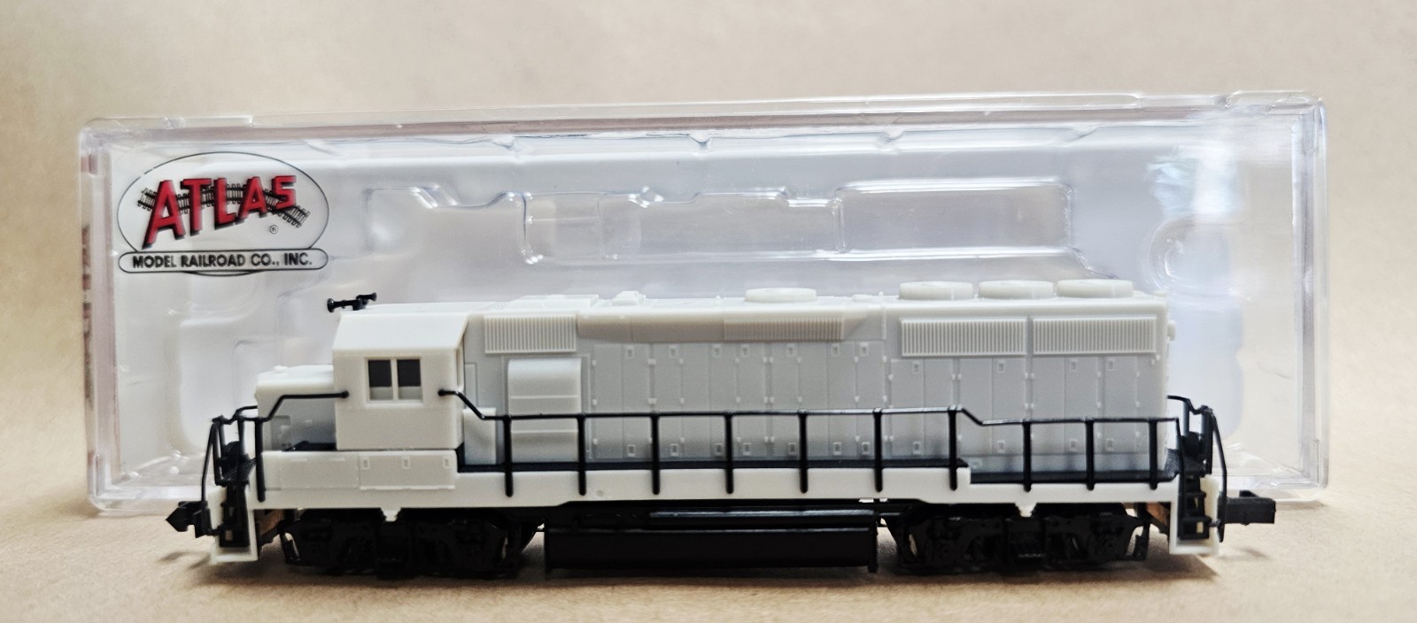N Scale ATLAS 48601 Undecorated GP40-2 Locomotive / NEW