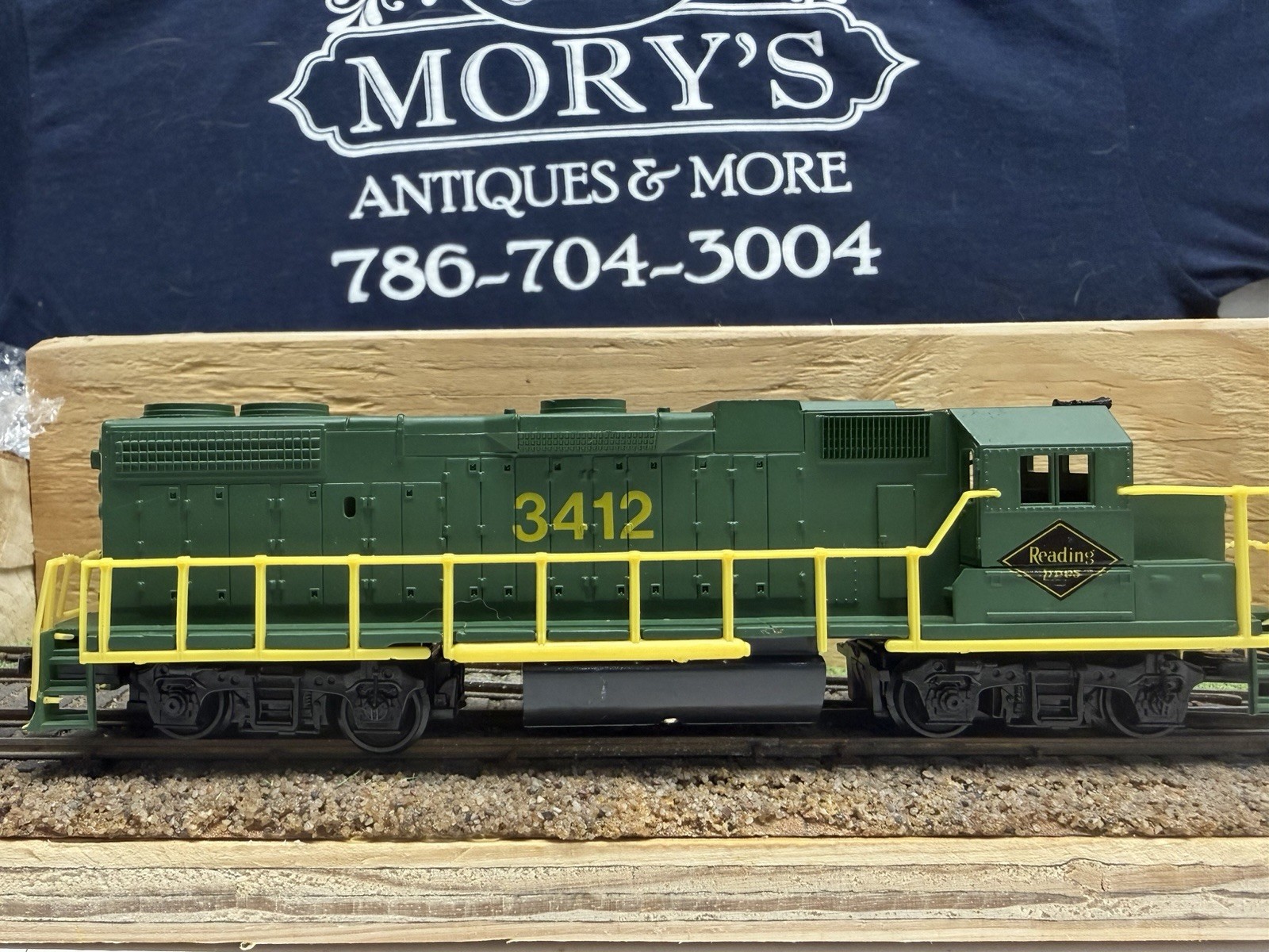 HO SCALE READING LINES DIESEL LOCOMOTIVE 3412 ATLAS GP-38 RARE FIND TRAIN