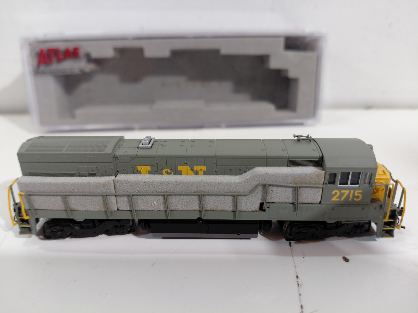Atlas 45937 N Gauge Model Railroad Louisville Nashville U23B Diesel Engine 2715