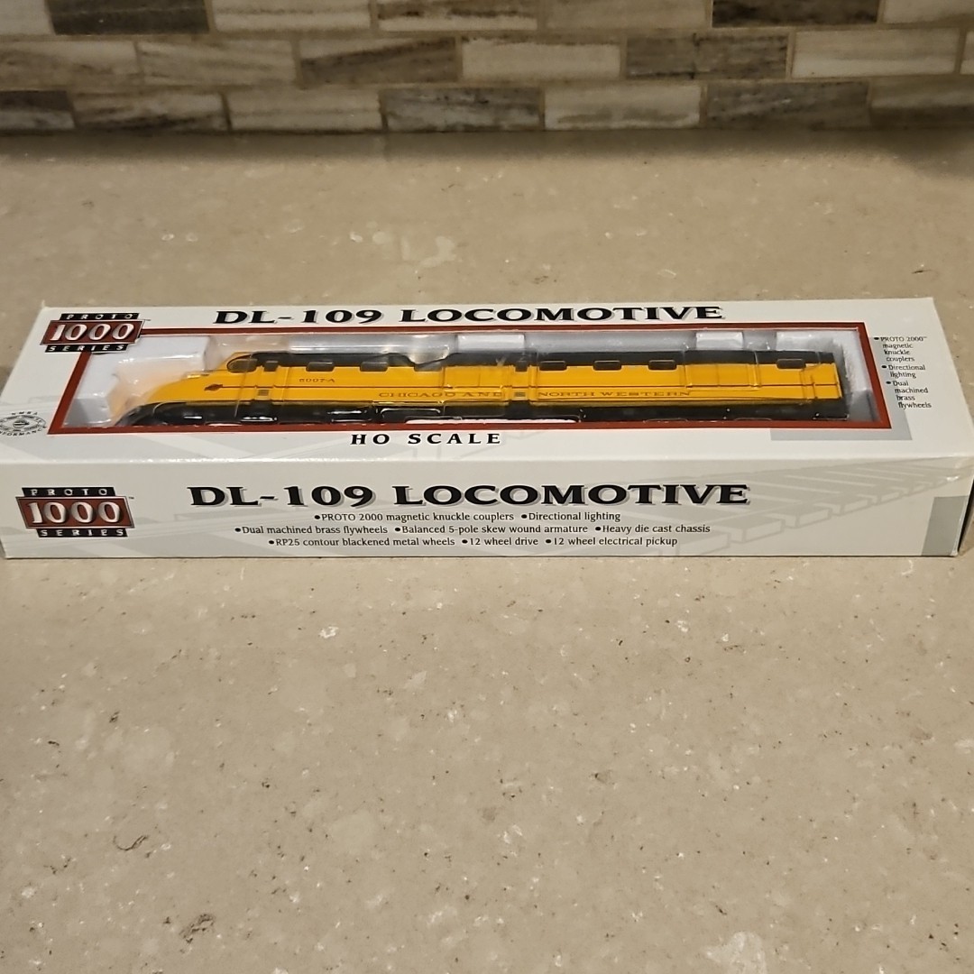 Life-Like PROTO 1000 Diesel Alco DL-109 Powered Chicago & North Western # 5007A