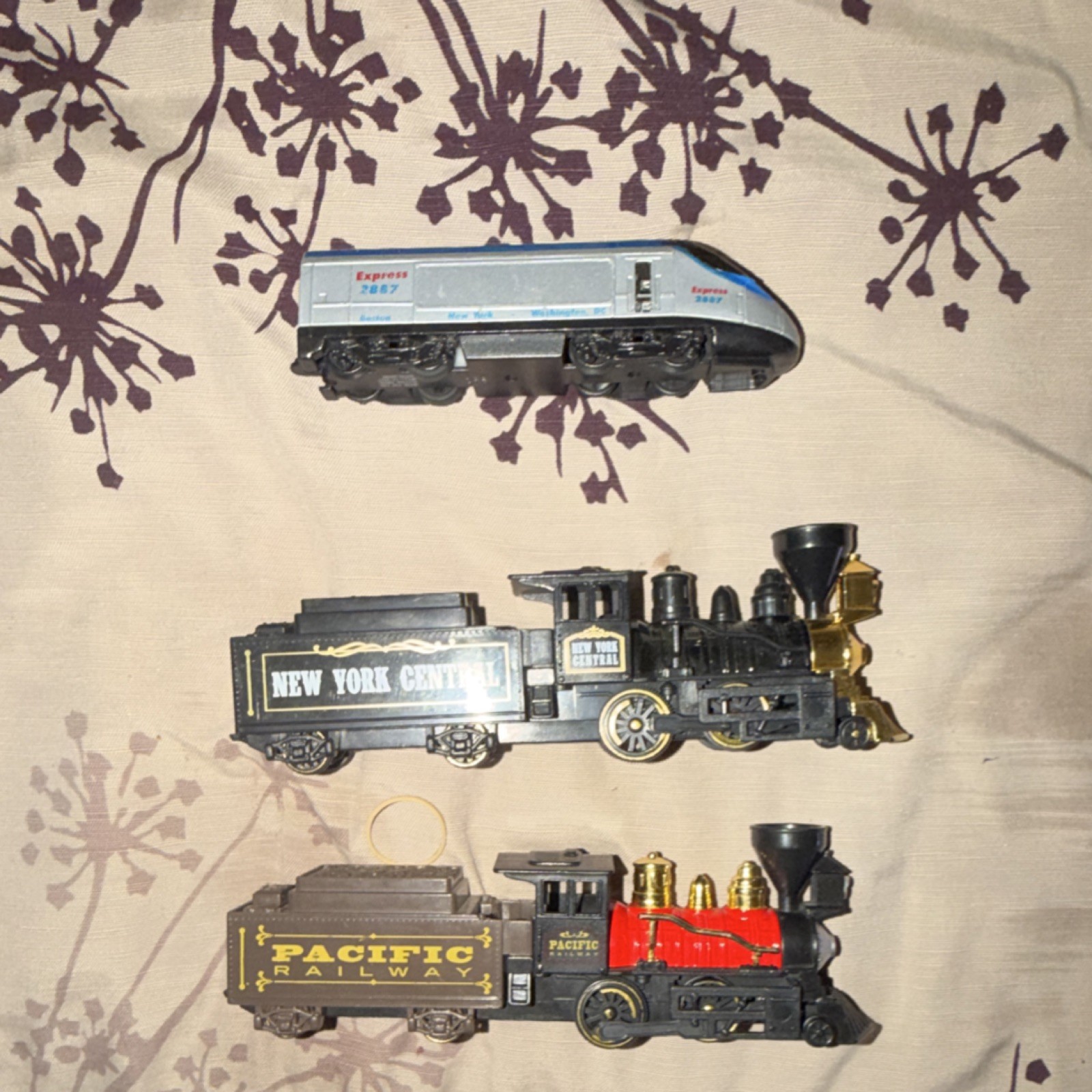 New York Central Pacific Railway O Gauge Locomotive Black Red Gold Silver