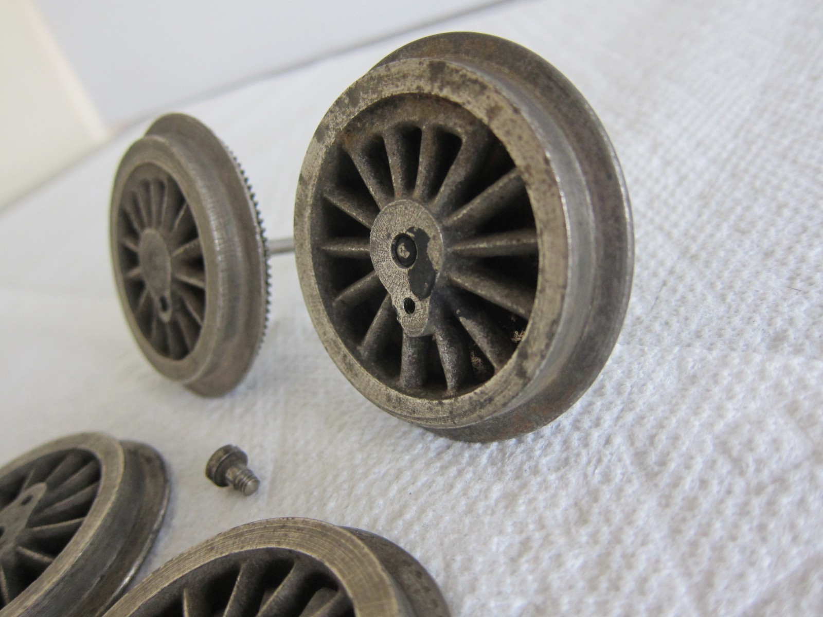 LIONEL STANDARD GAUGE ORIGINAL EARLY STEAM LOCO DRIVE WHEELS, GEARS, AXLES!