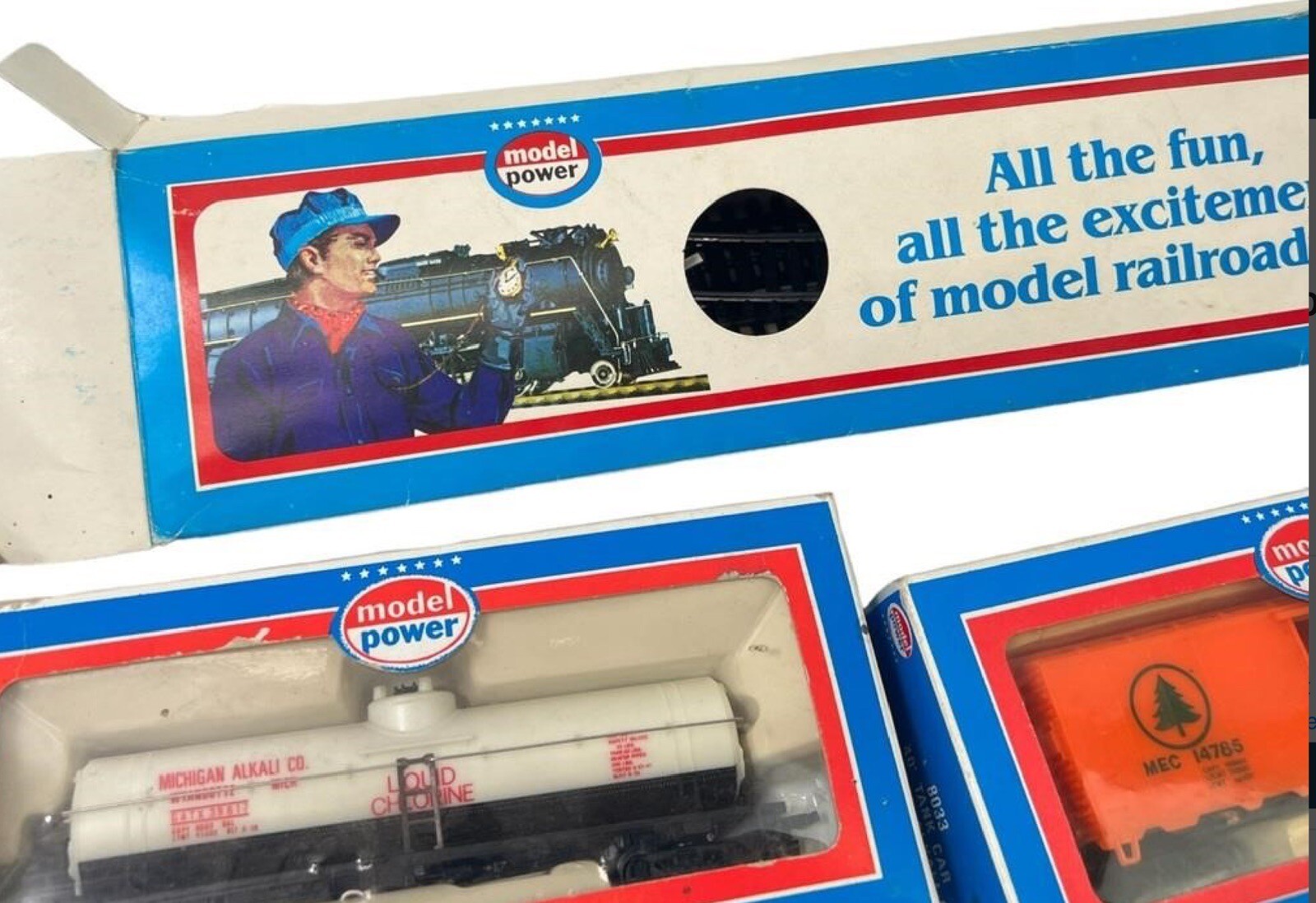 Vintage HO Model Power 6730 Santa Fe F3 Locomotive + 9125 ,8033 & 8003 Rail Cars