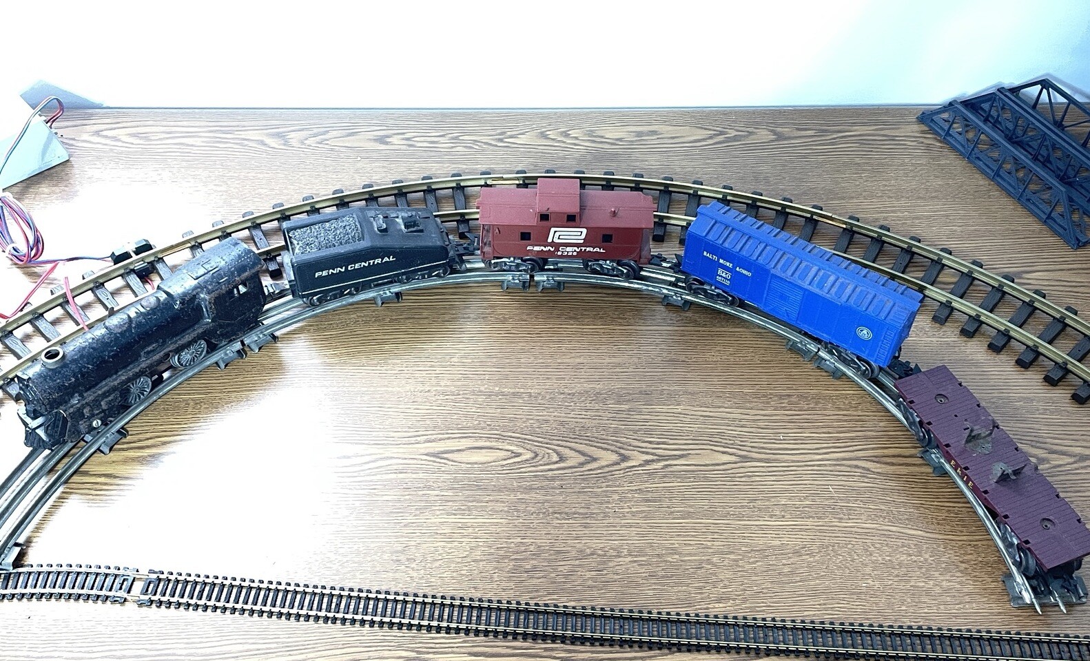 Vintage Marx Wind Up Loco Penn Central RR Line Train Set Tender Caboose Box Car