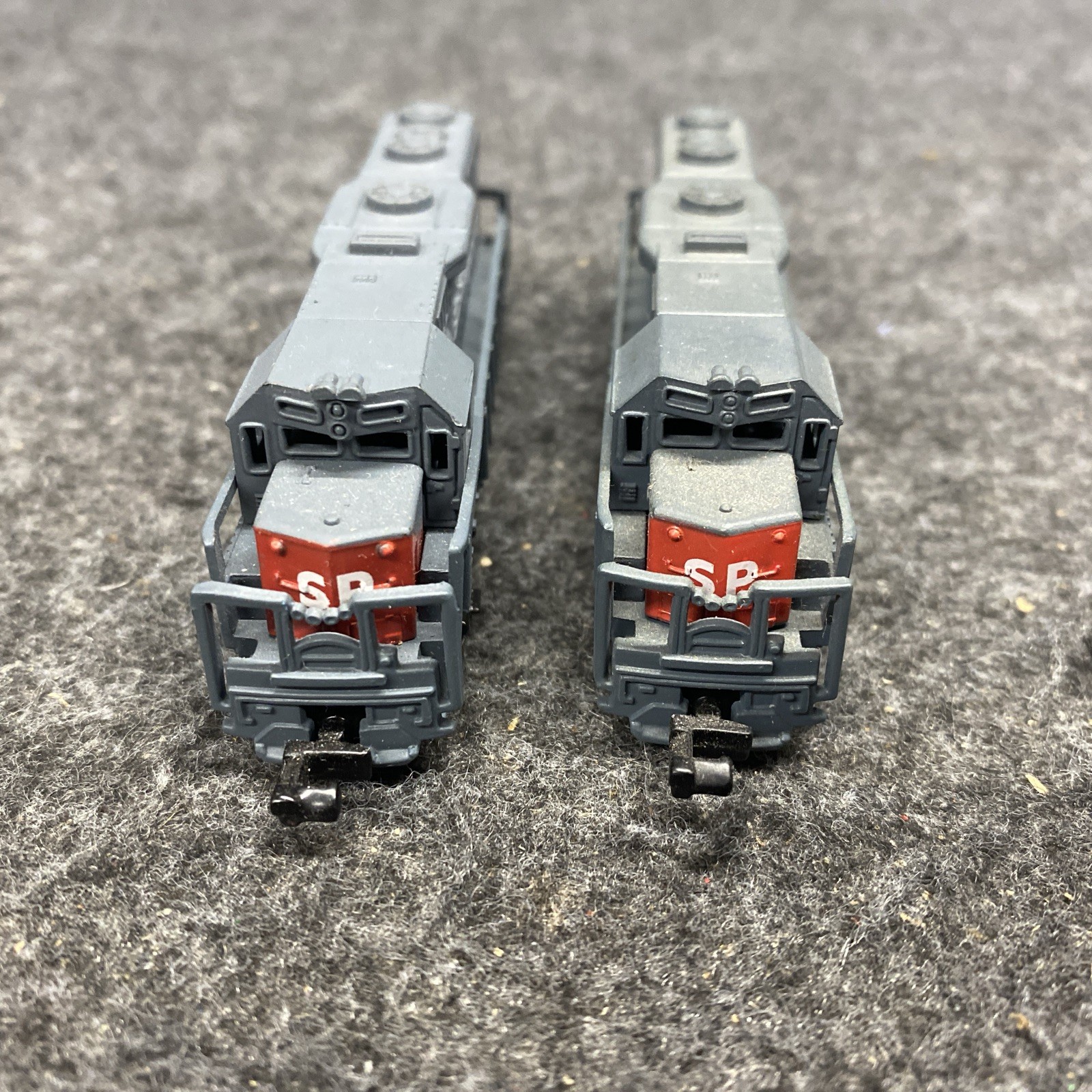 N SCALE SOUTHERN PACIFIC 9725 DUMMY LOCOMOTIVE Pair, Display Trains (N042625-05)