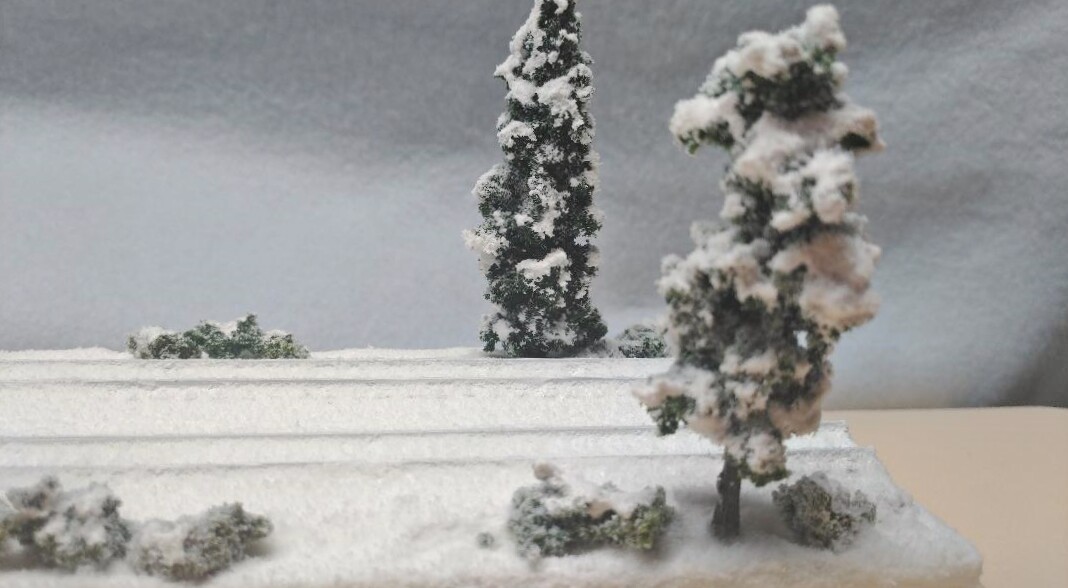 N SCALE 16″ DOUBLE-TRACK DISPLAY CASE -WINTER SNOW SCENE- FOR ANY N TRAINS