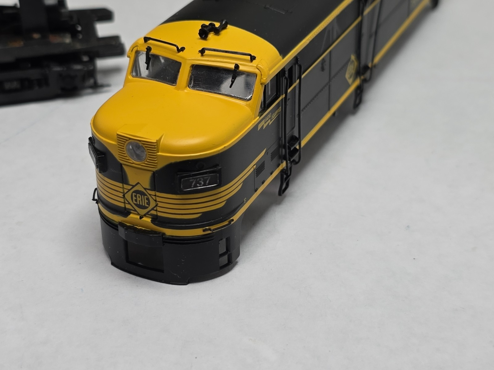 Proto 2000 HO Scale 8347 Erie 737-A FA2 Diesel Locomotive Runs Read Description