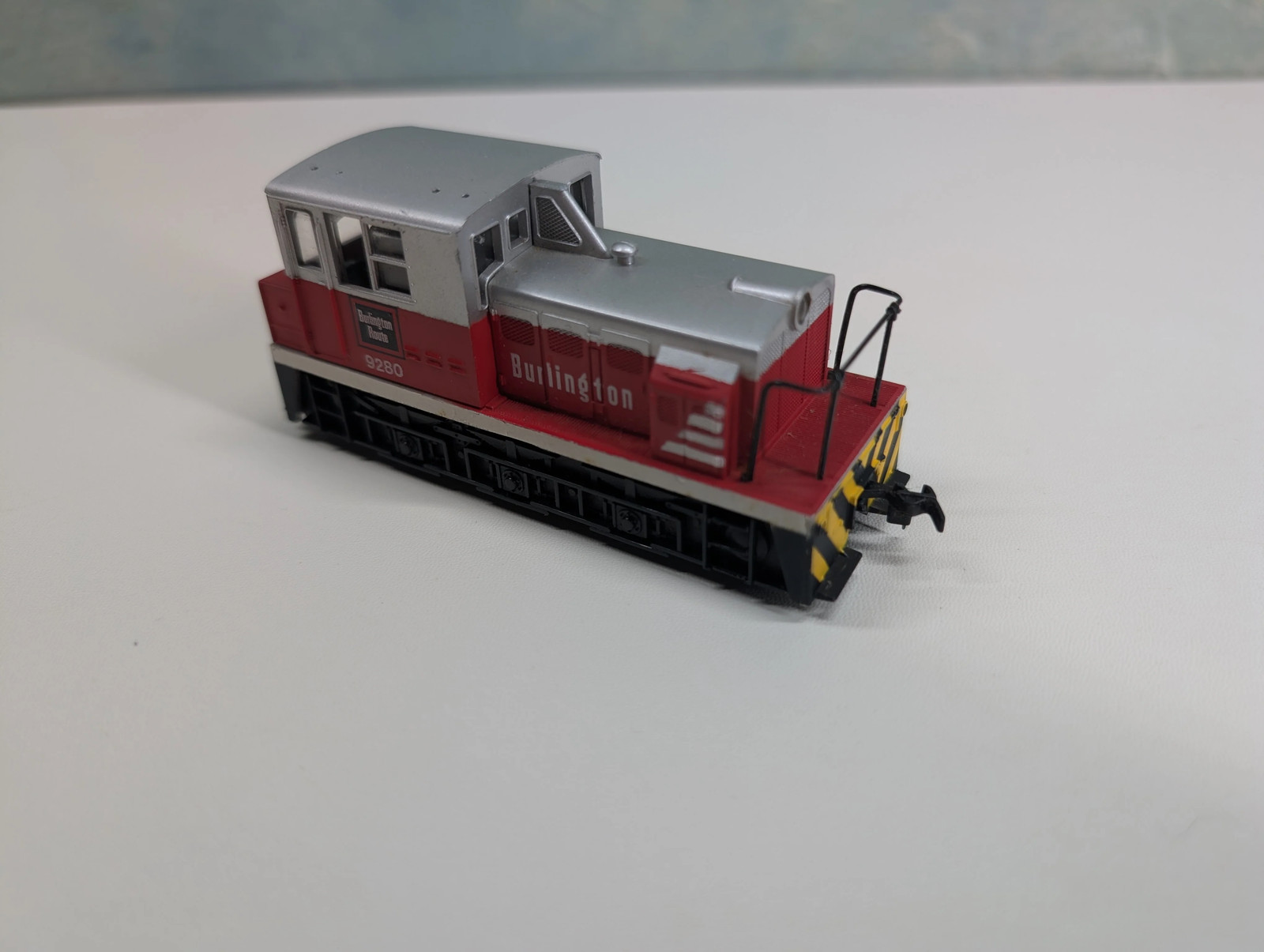 Bachmann HO 0-6-0 Plymouth Diesel Switcher Loco Burlington #9280 Non-Powered