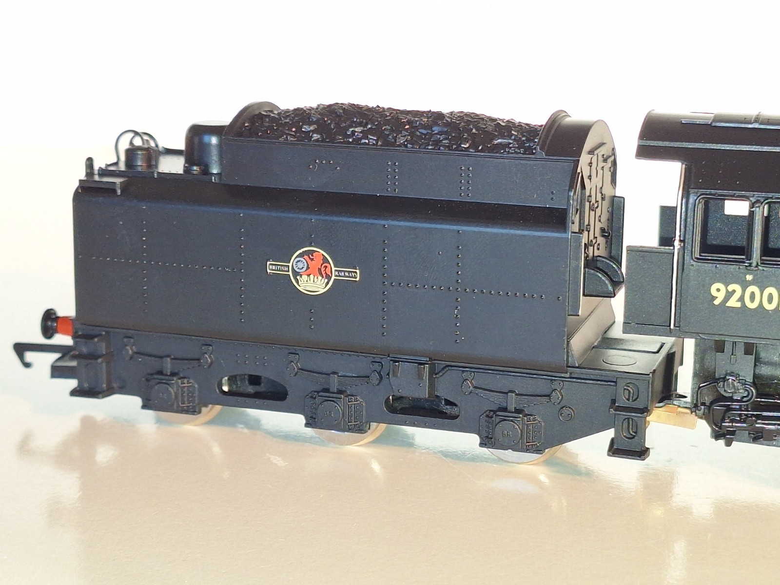 Hornby R2016 BR 9F Loco #92001. New Old Stock. Mint Cond. Boxed. 2 Rail DC. OO