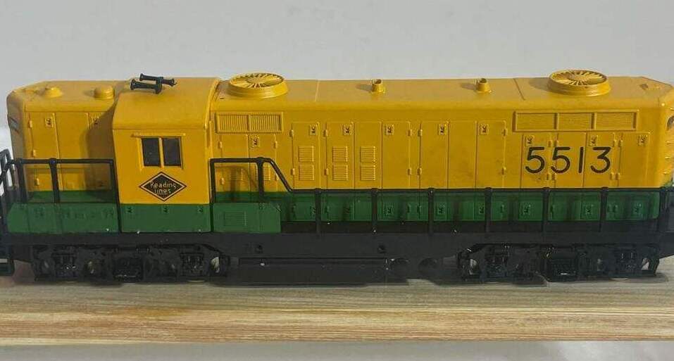 VTG AHM HO GUAGE READING LINES GP-18 LOCOMOTIVE L/N IN BOX!
