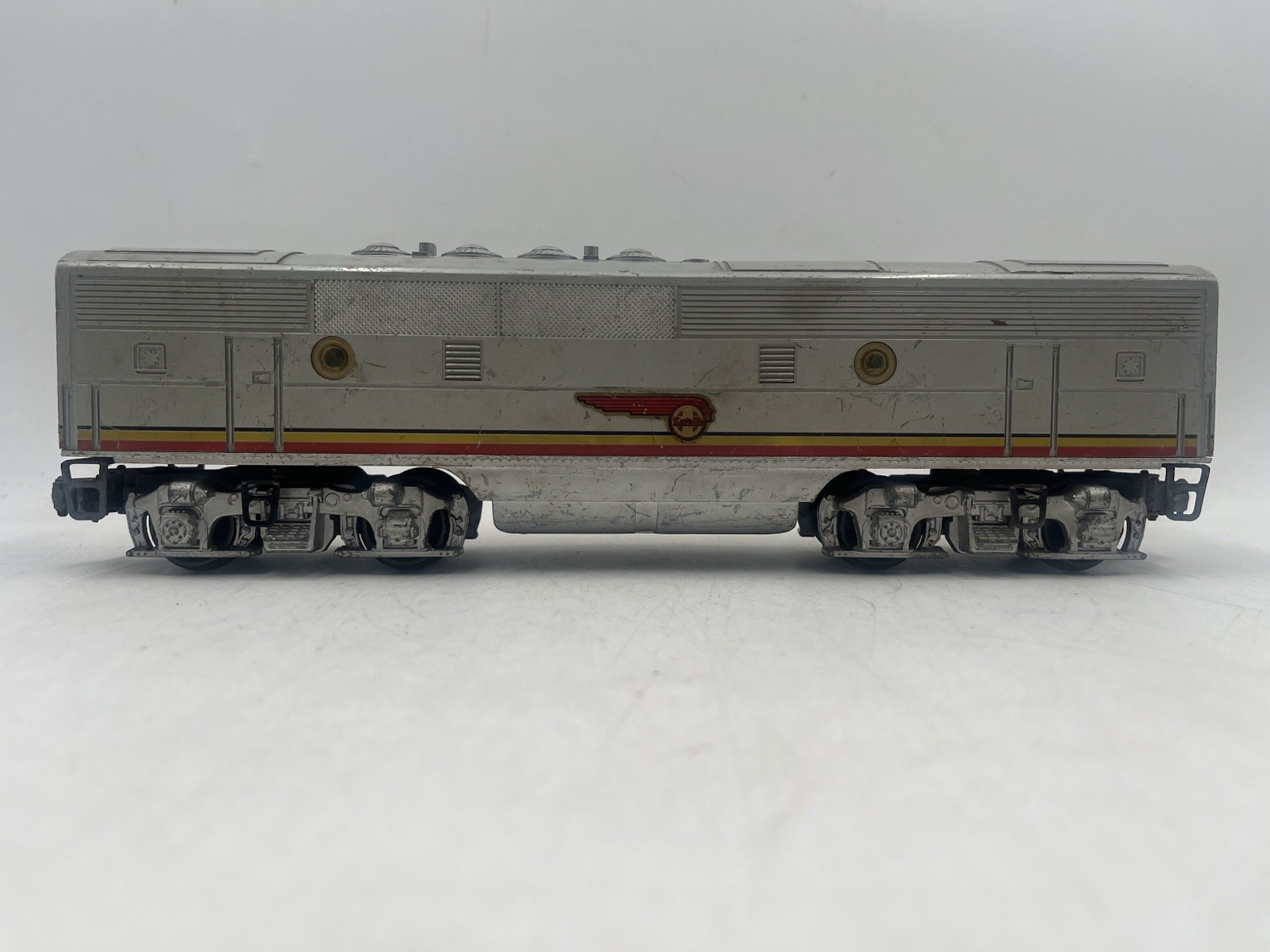 LIONEL POSTWAR 2343C SANTA FE F-3 “B” UNIT DIESEL – NON-POWERED