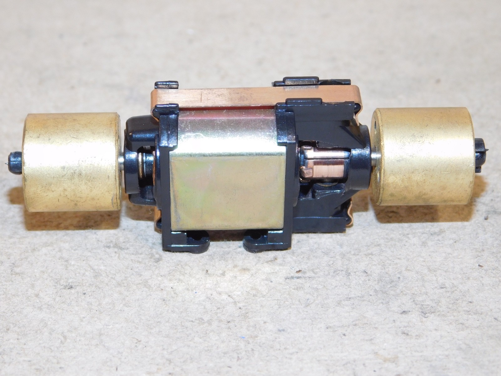 Athearn HO Parts Diesel Locomotive Motor with Short Brass Flywheels RUNS WELL #2