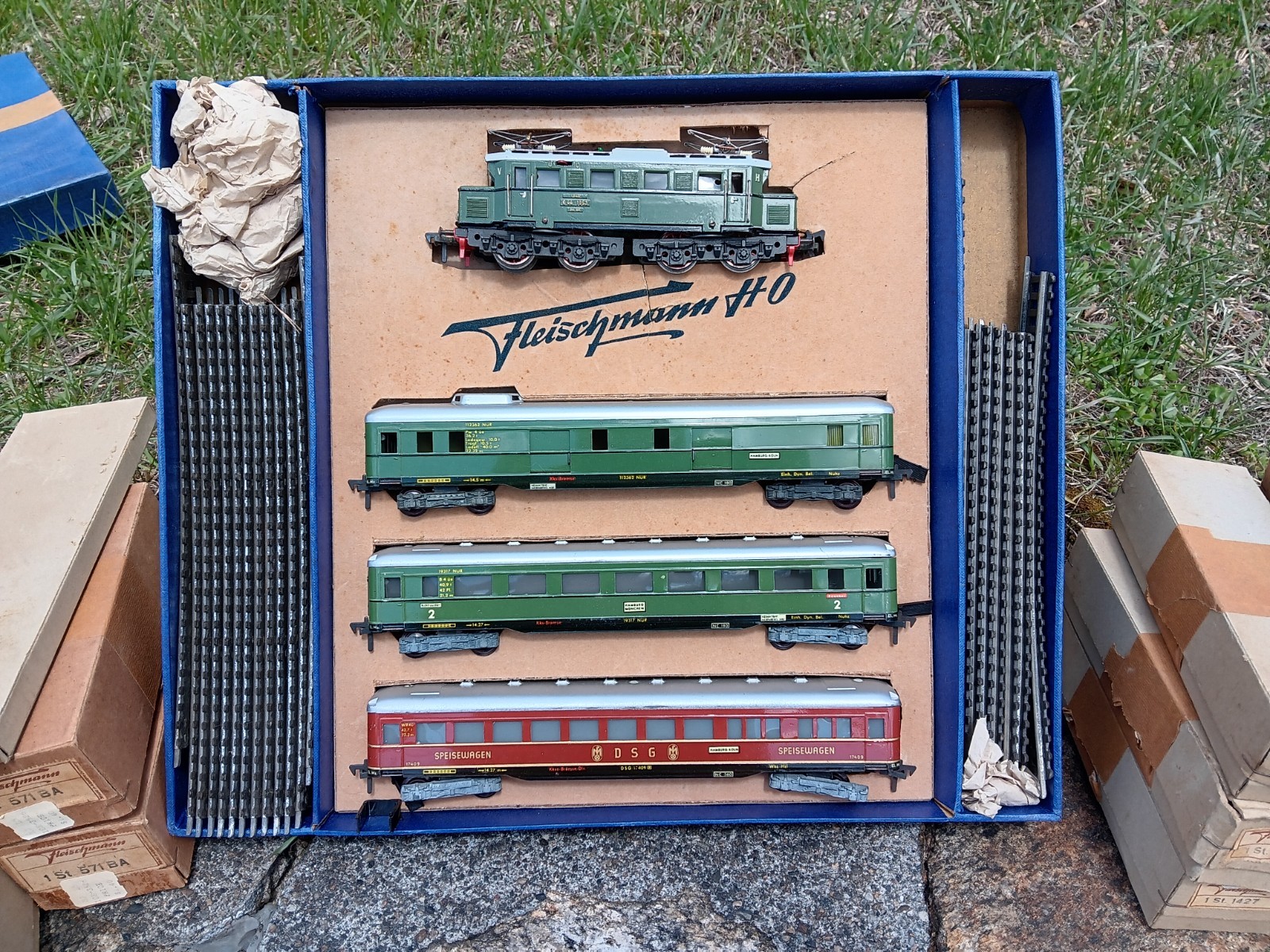 FLEISCHMANN HO 1952 PASSENGER TRAIN SET 1345 ELECTRIC LOCOMOTIVE, model# 1355