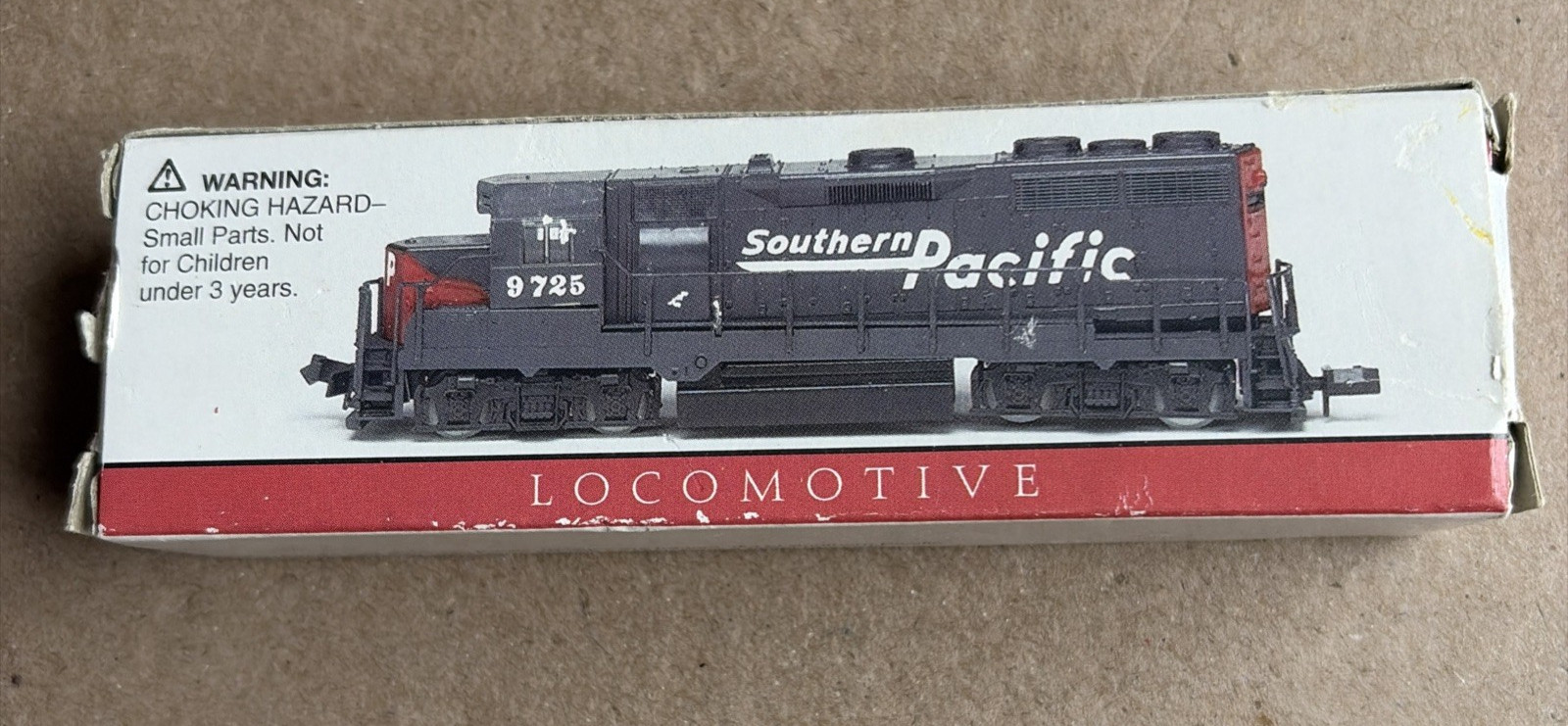 Vintage Southern Pacific Model Train Locomotive 9725 Gray, with Original Box