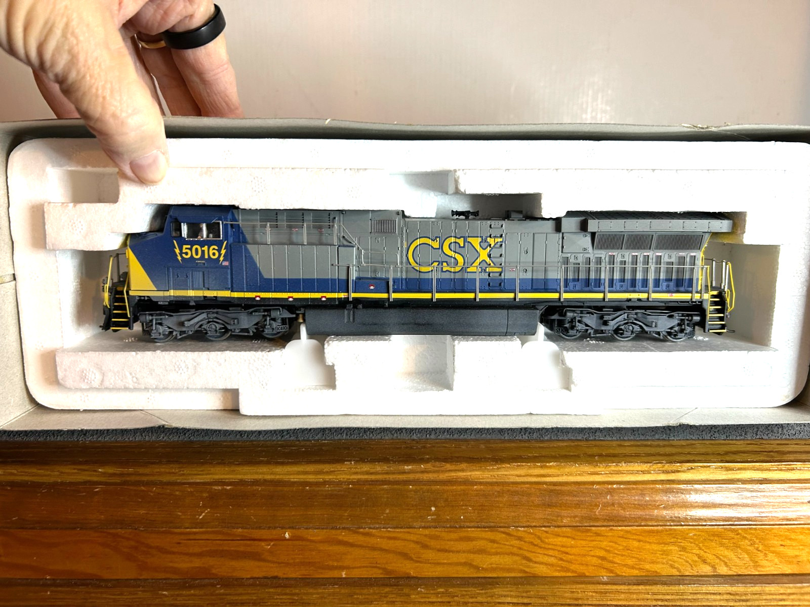 B.L.I. #688 C.S.X. GE AC6000CW Diesel Loco #5016 w/DCC & Sound H.O. 1:87