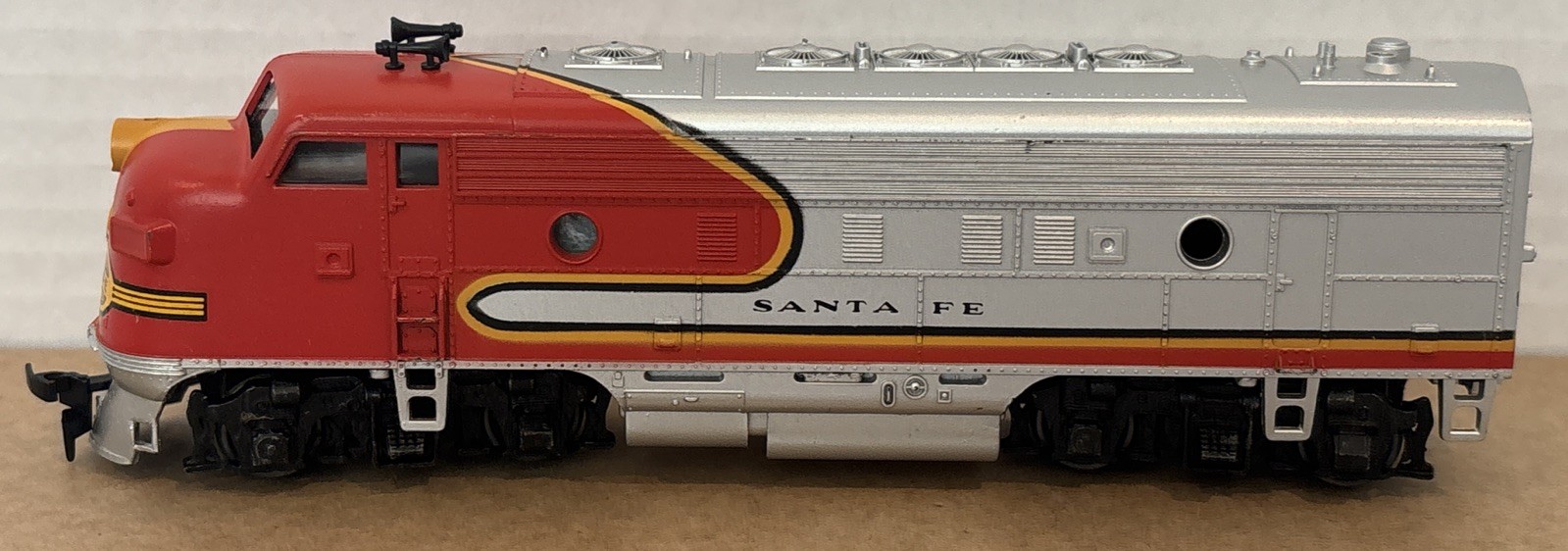 Athearn Santa Fe F7A HO Scale Diesel Locomotive Model 3001. Made In USA!