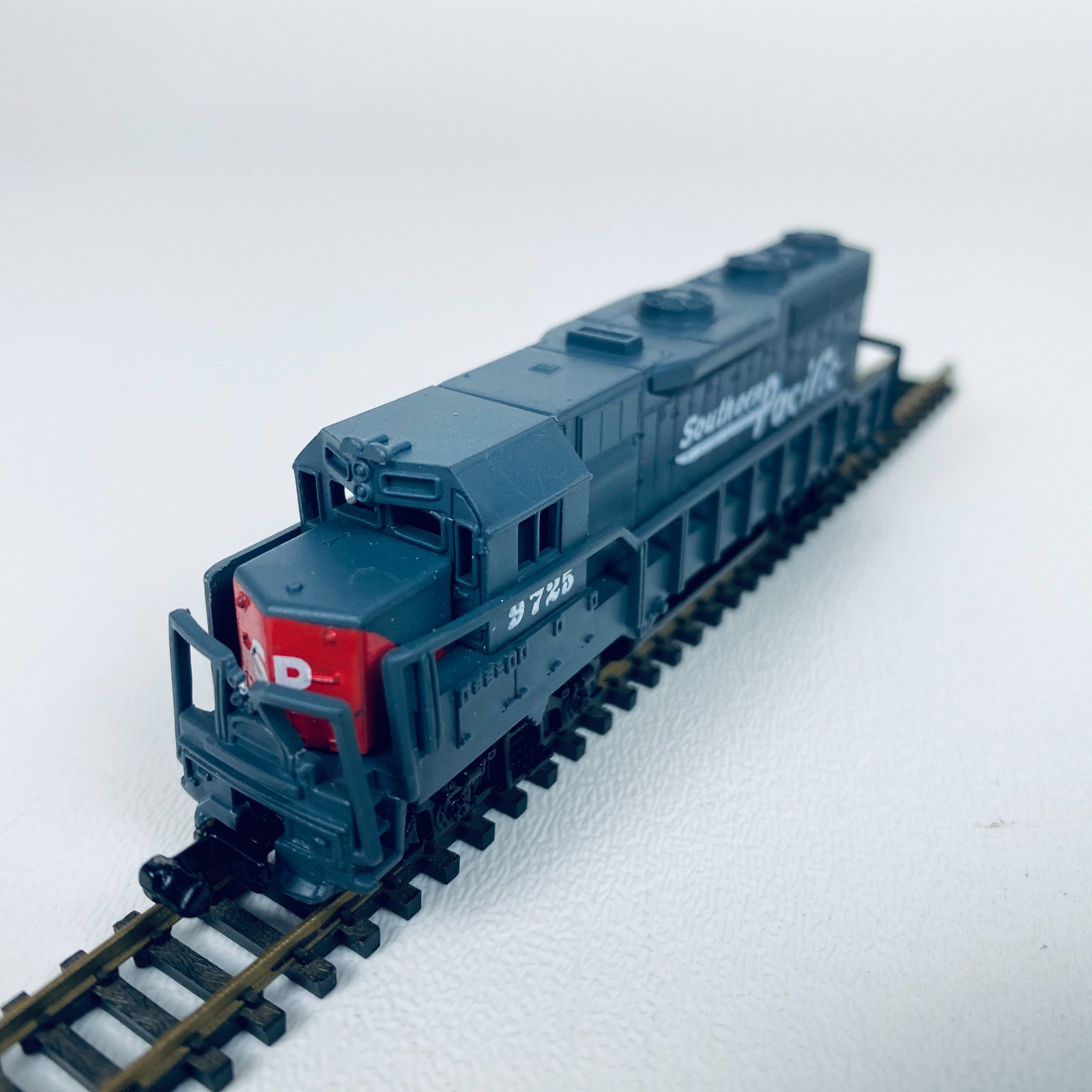 Southern Pacific Locomotive #9725 Model Train by High Speed Metal Dummy N Scale