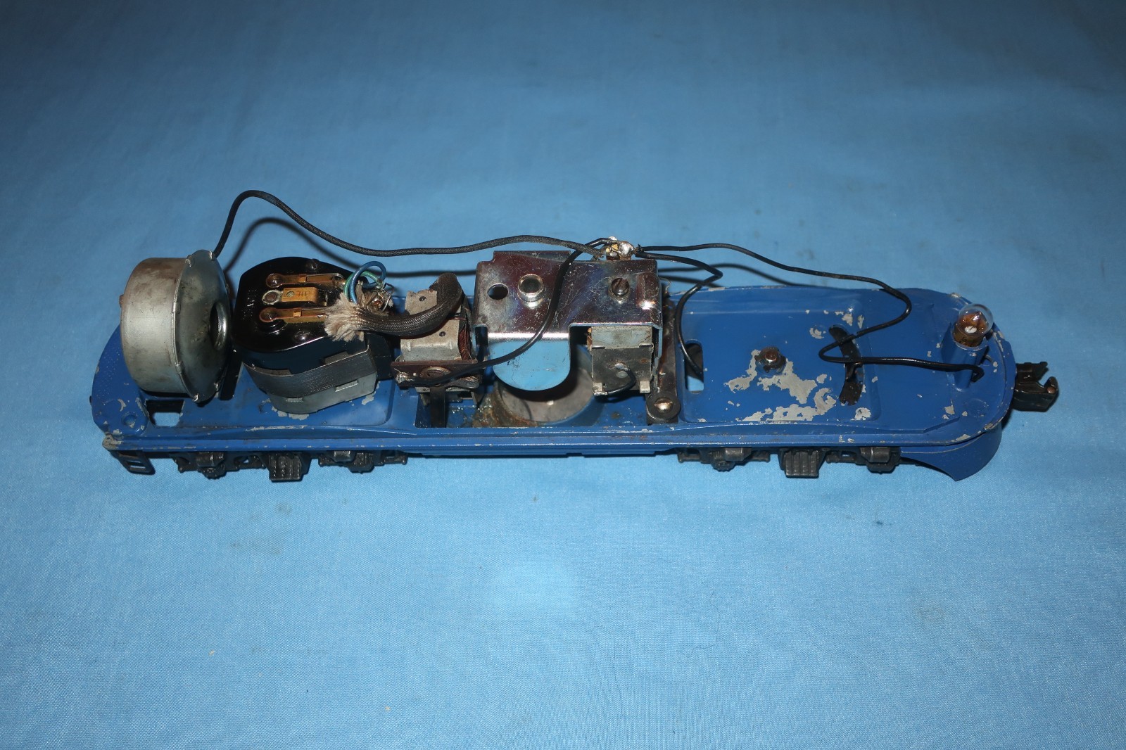 Lionel #2240 Wabash F3 Diesel Locomotive Powered A unit Chassis/Motor. Runs well