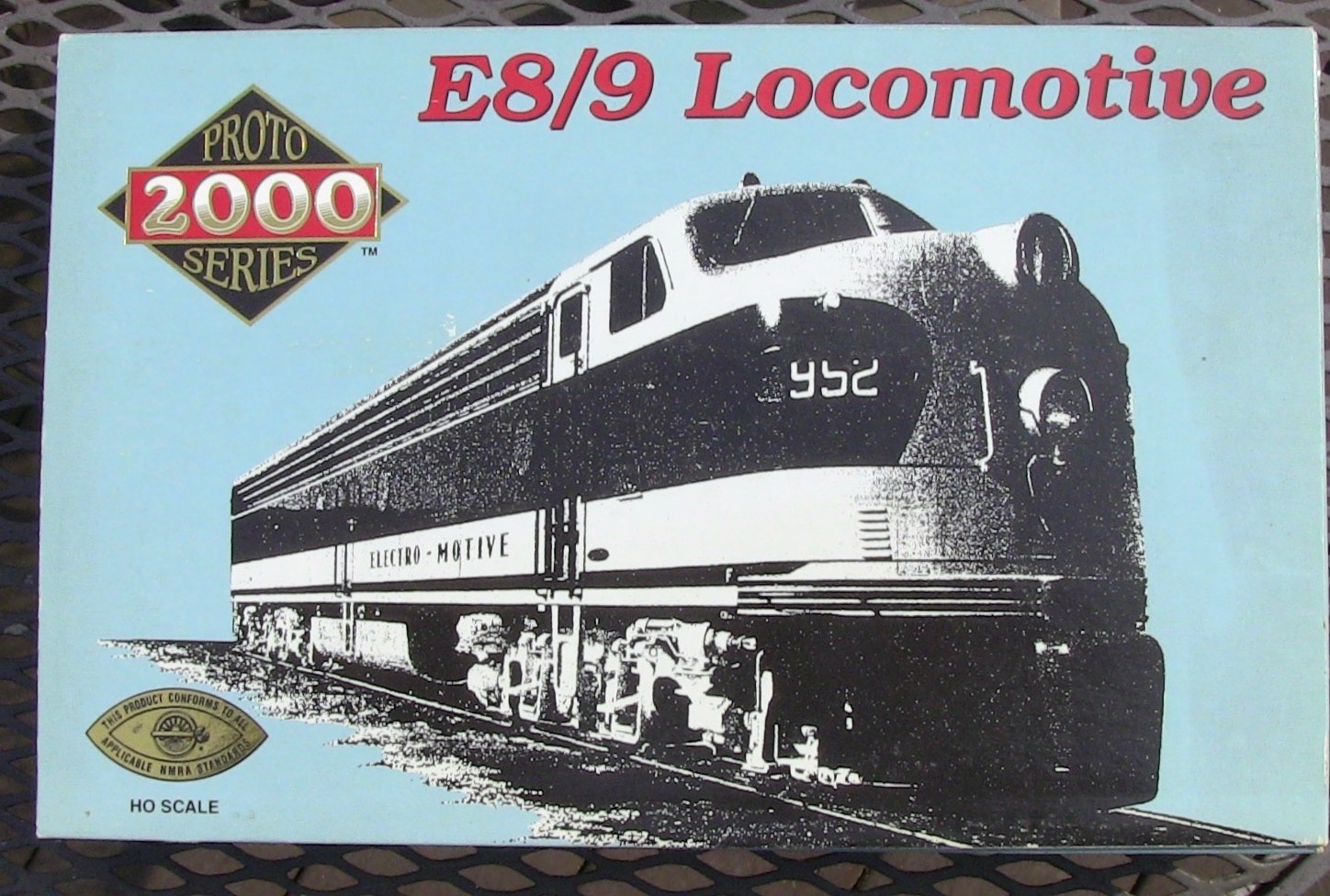 One pair ( 2 ) Proto 2000 Series E8/9 HO Undecorated Locomotives New in Box