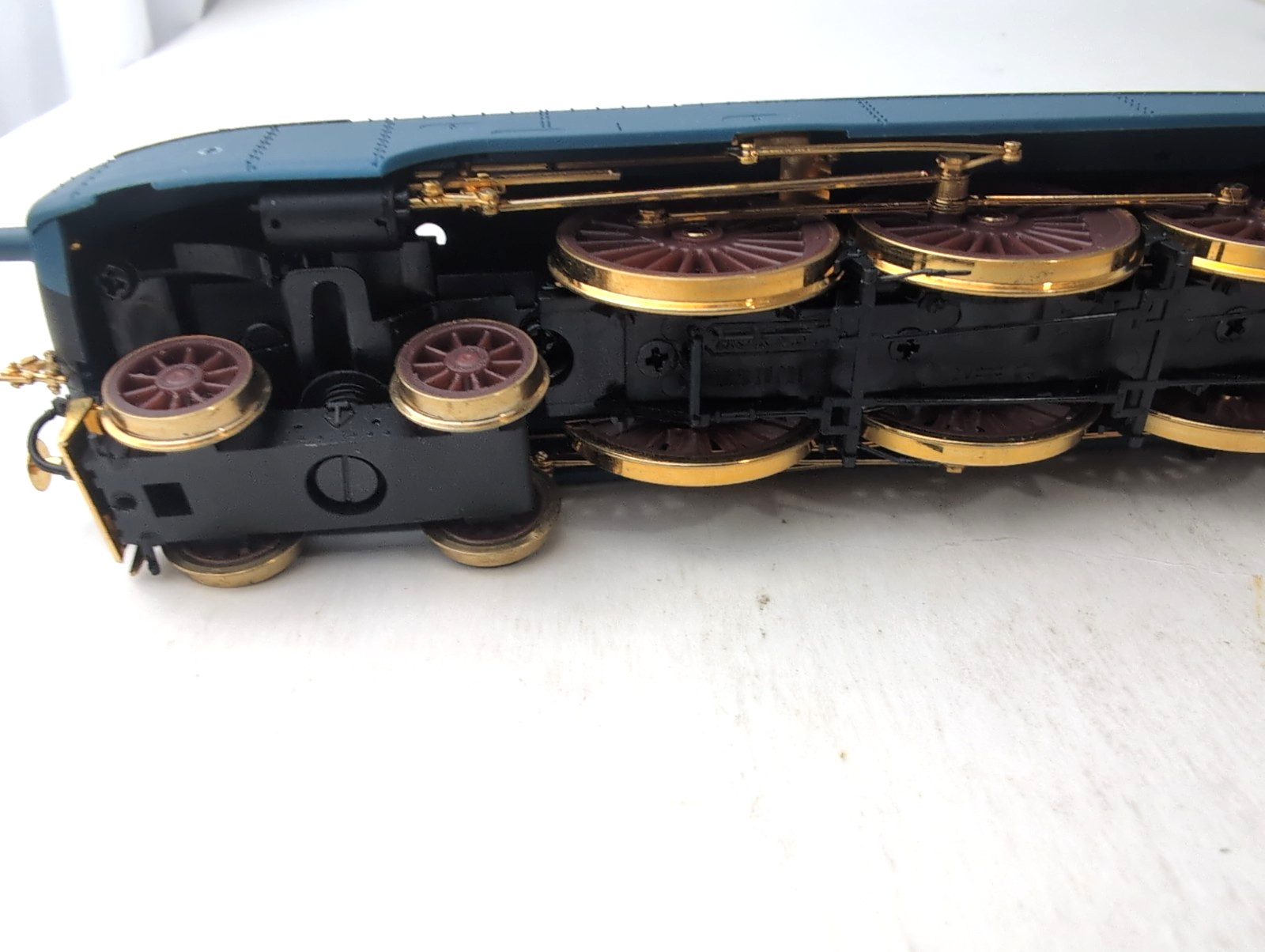 HORNBY – LNER 4-6-2 Class A4 Mallard “80th Anniversary” Limited Ed 18k Gold – OO