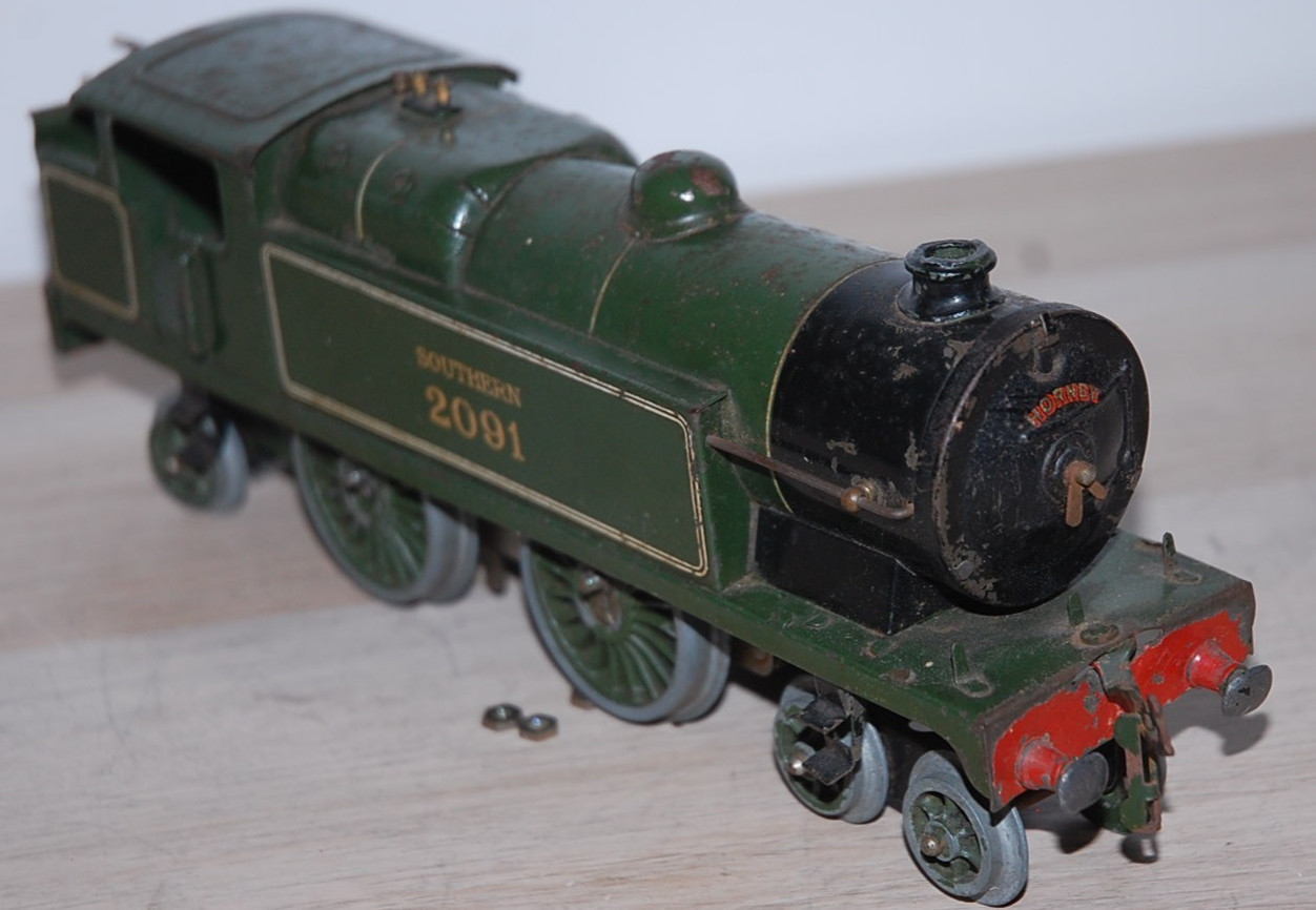 HORNBY O GAUGE CLOCKWORK No 2 SPECIAL TANK LOCOMOTIVE IN S R GREEN LIVERY