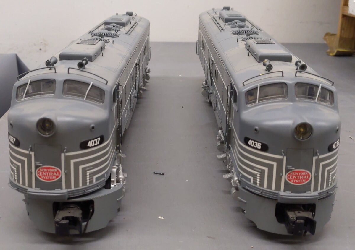 Lionel 6-84088 O LEGACY New York Central AA E8 Diesel Locomotive Set #4036/4037