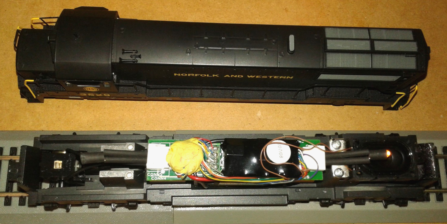 HO SCALE BOWSER GE U25B NORFOLK & WESTERN N&W #3529 DCC & SOUND