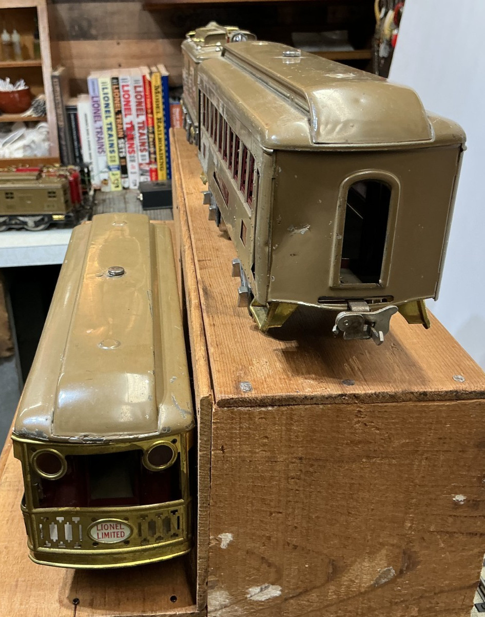 LIONEL Prewar Standard Gauge #8 TAN Locomotive with #337 & #338 Passenger Runs