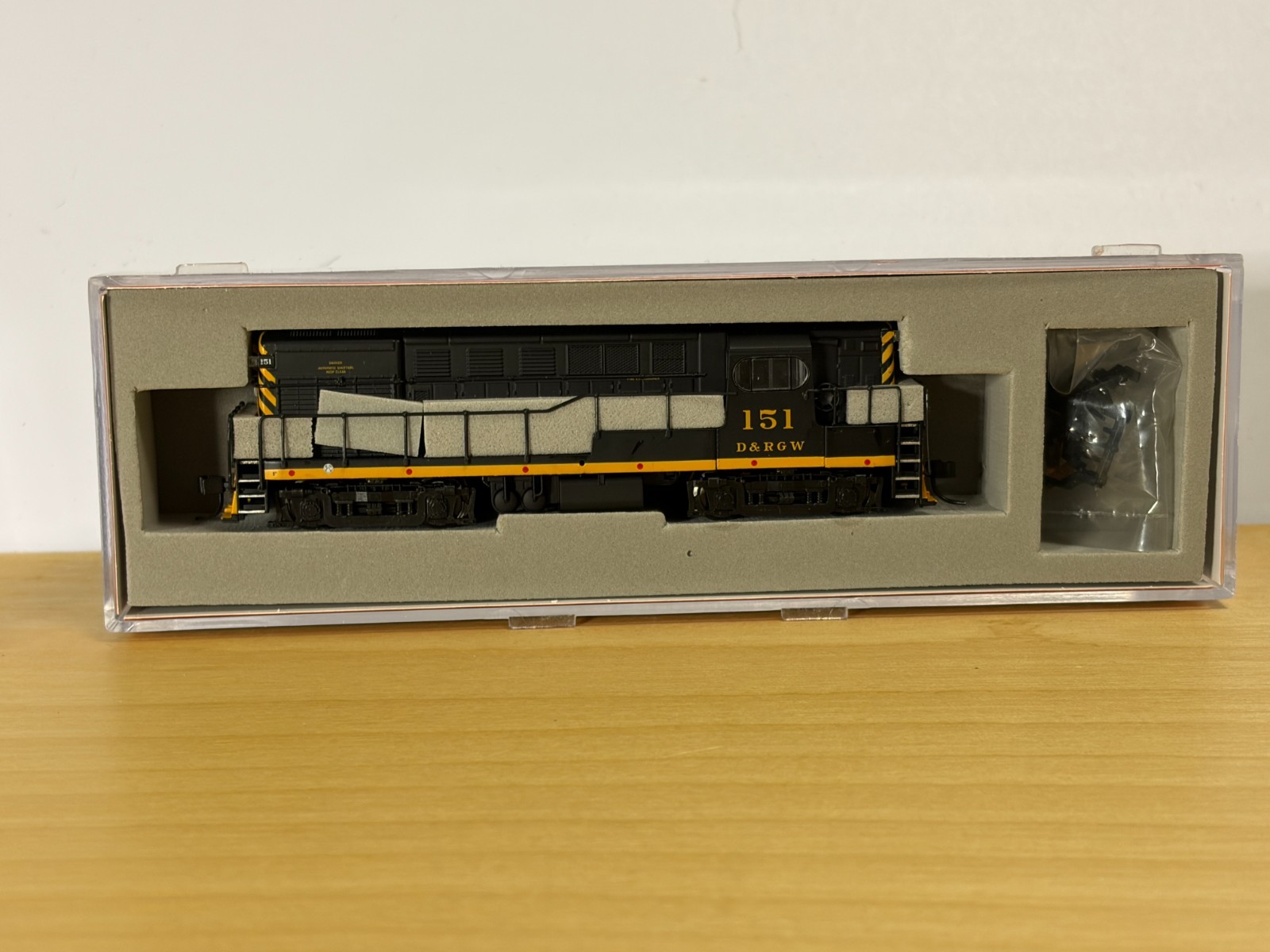N Scale Atlas Rio Grande #151 Diesel Locomotive