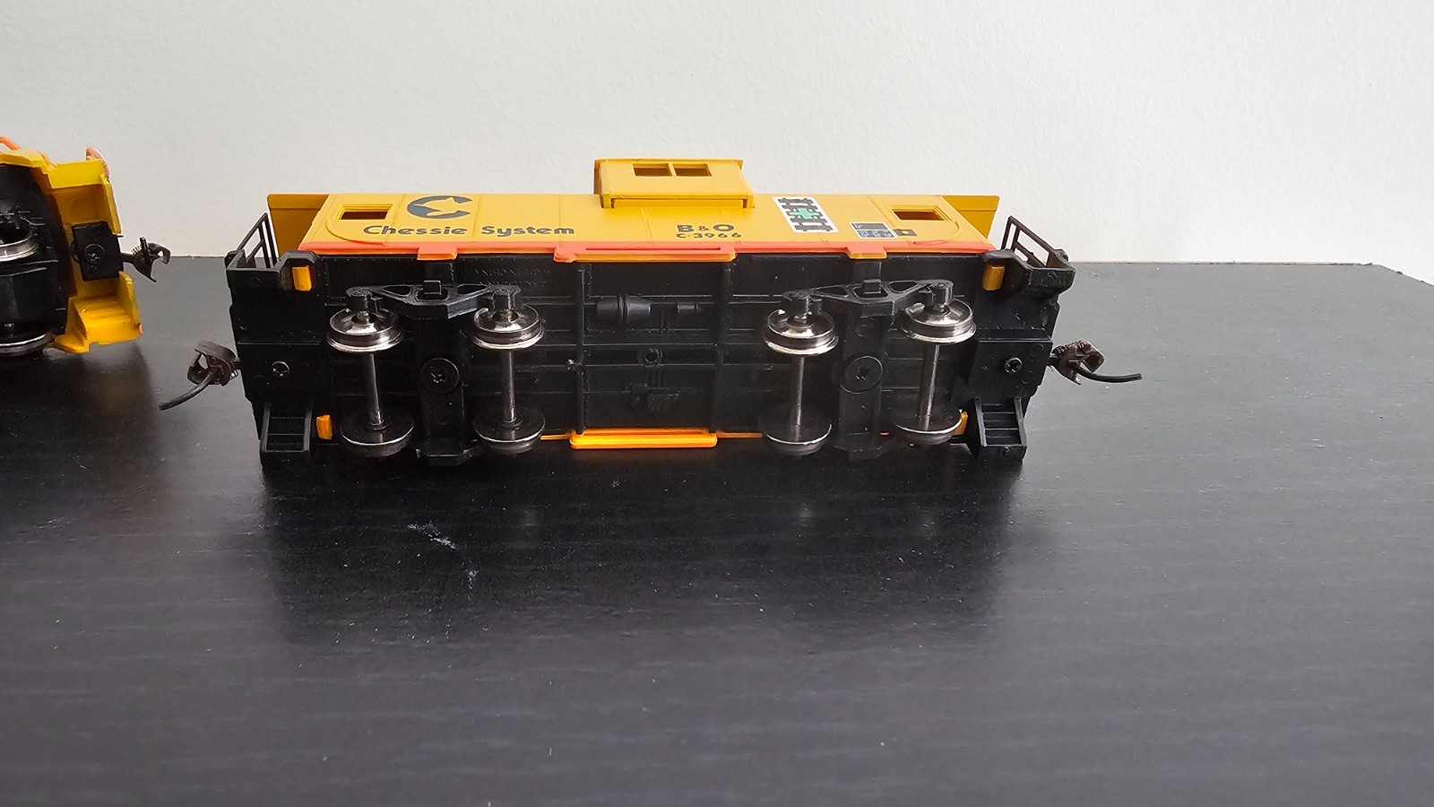 Bachmann EMD GP-18 Diesel HO Locomotive, C&O Chessie System #8256 & Caboose Set
