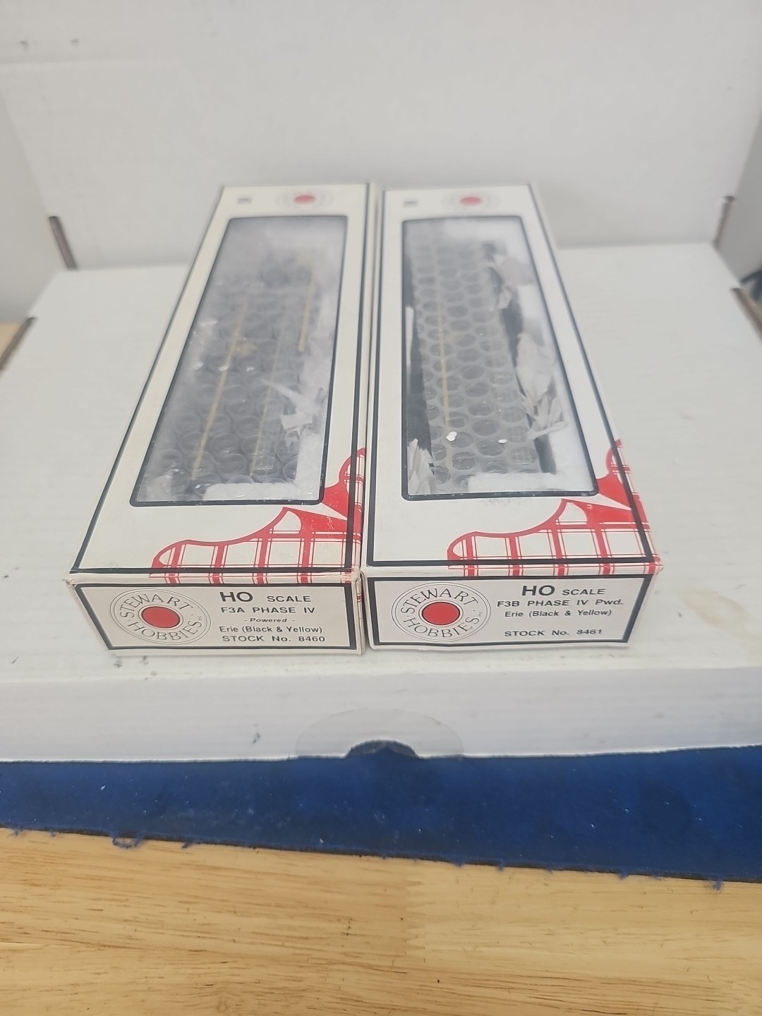 Stewart Erie F3A Phase IV #8460 & 8461 Powered Diesel Locomotive