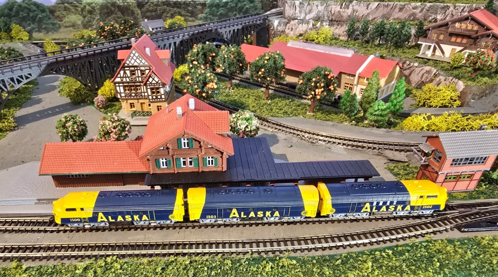 Marklin Mini-Club #8819 F7 A/B/A Engine set Alaska Z Scale, LN/Box/Instr.