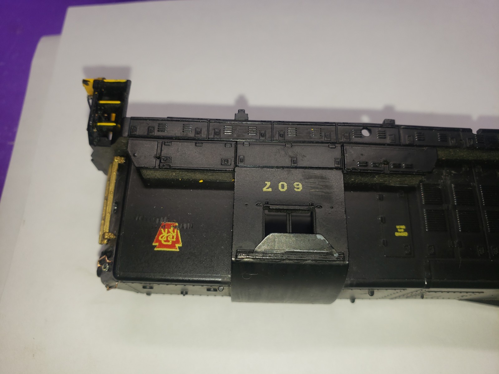SD9 SHELL ONLY PENNSYLVANIA RAILROAD 7607 ATHEARN HO SCALE NO LENSES SEE PHOTOS