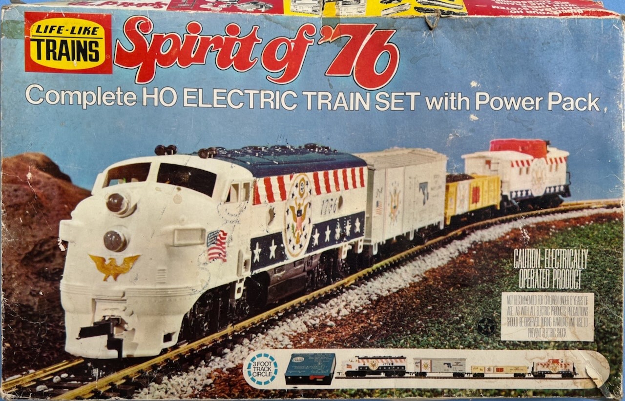 “Life Like Trains” Spirit of ’76 HO Electric Train Set (08752) with Box