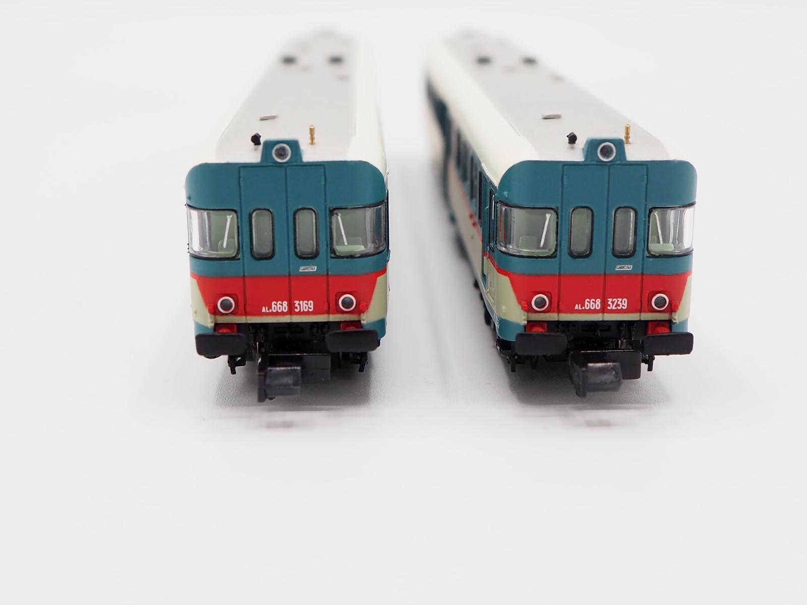 Arnold HN2569 Scale N Diesel Railcars ALn 668 Blue/Beige Livery Era IV